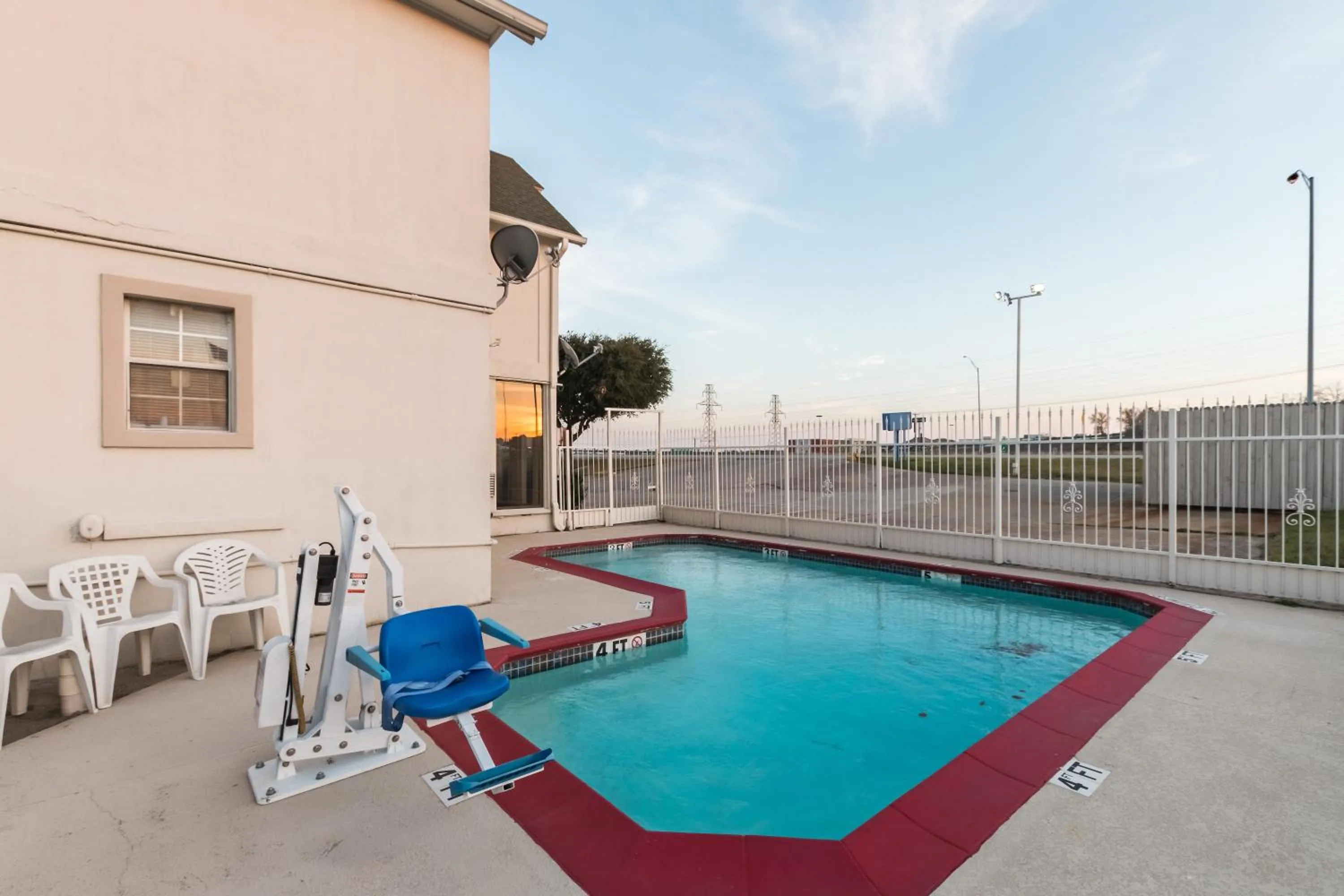 Swimming pool in Motel 6-Fort Worth, TX - White Settlement