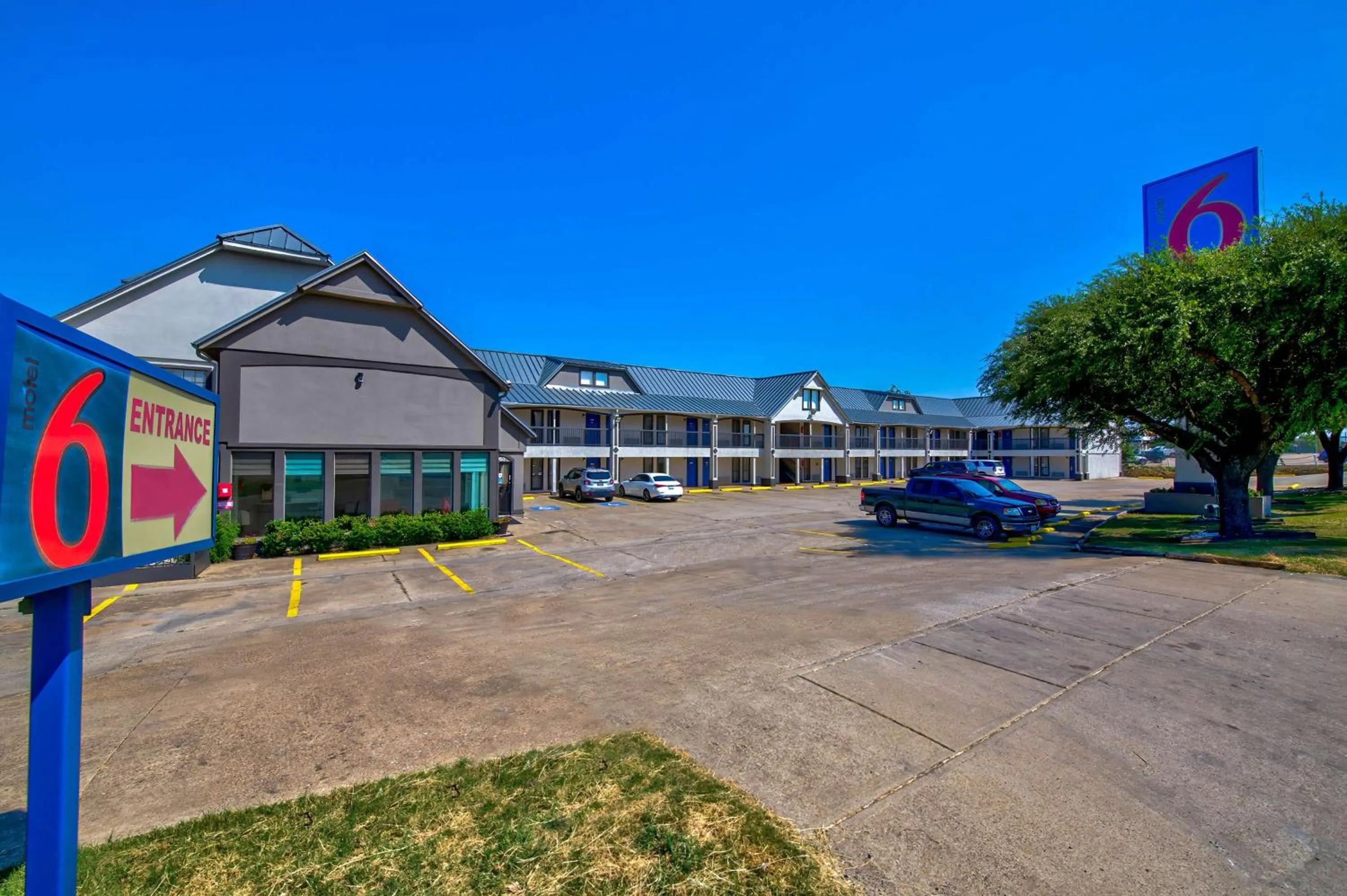 Property building in Motel 6-Fort Worth, TX - White Settlement