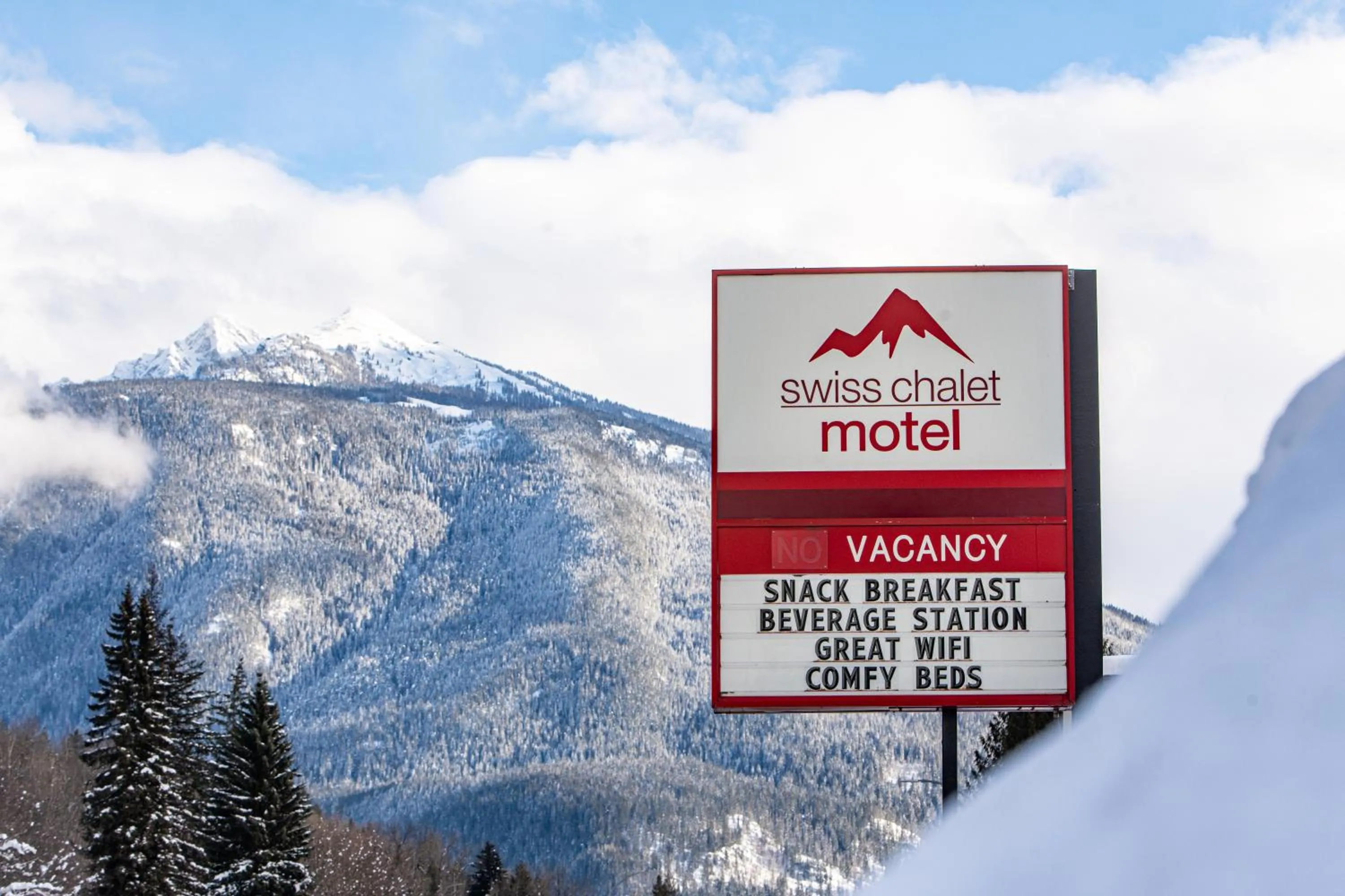 Property building in Swiss Chalet Motel