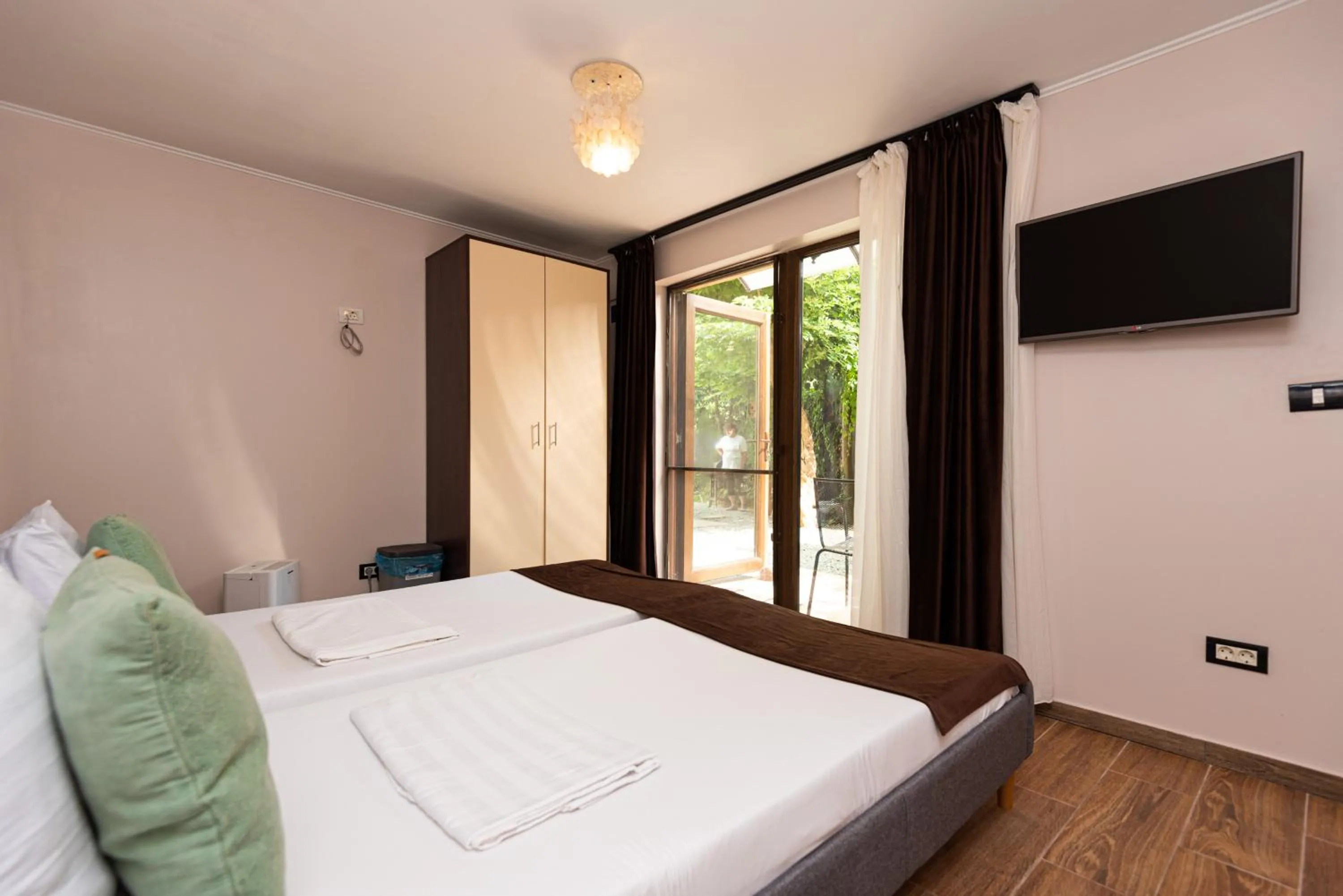 Bed in iVAVev IS US ByTheSea EforieSud