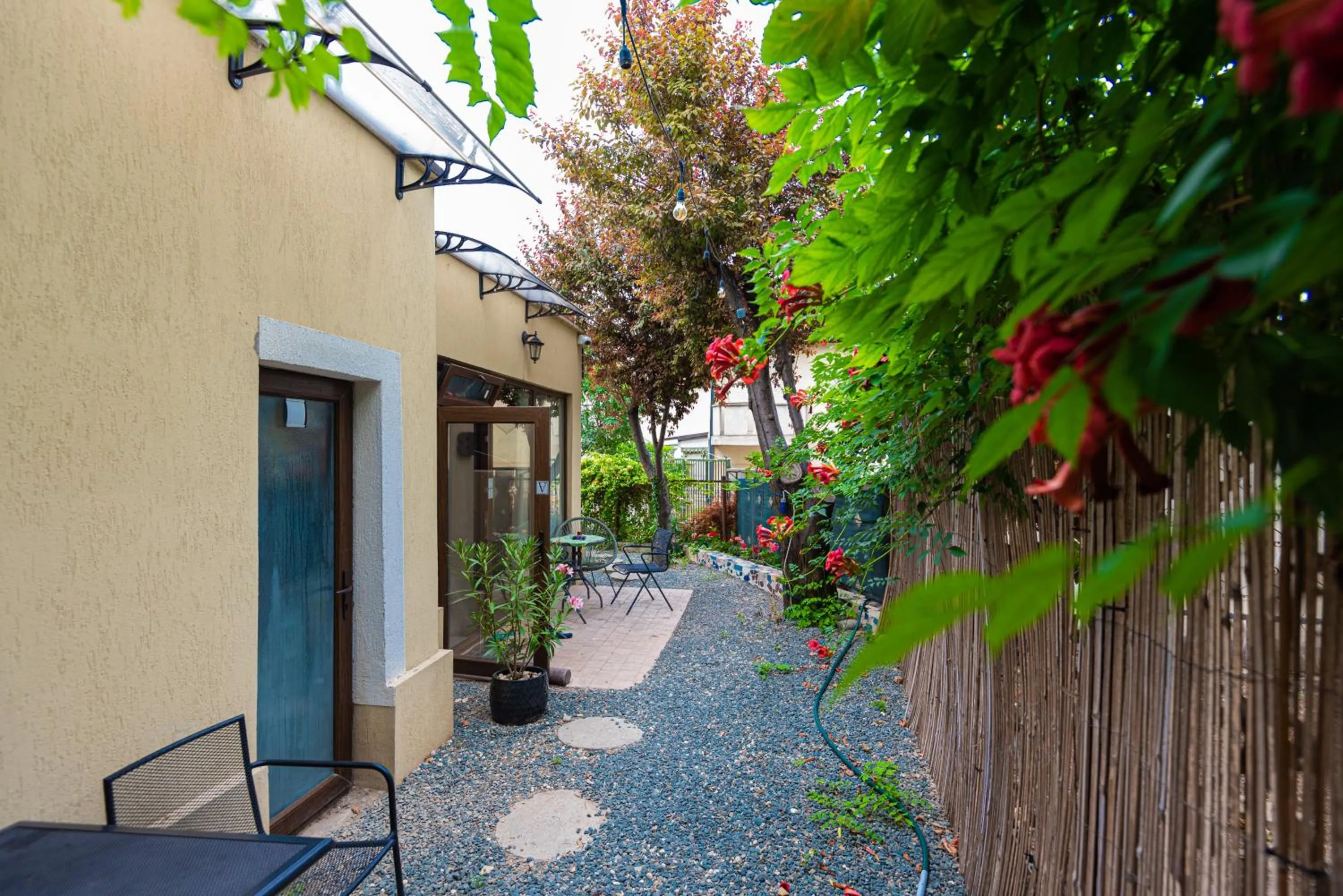 iVAVev IS US ByTheSea EforieSud