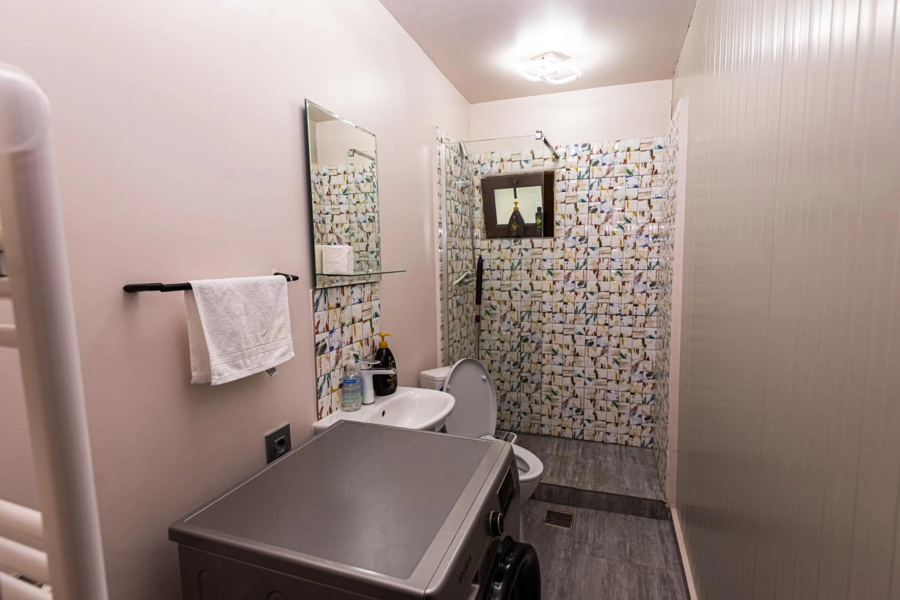 iVAVev IS US ByTheSea EforieSud