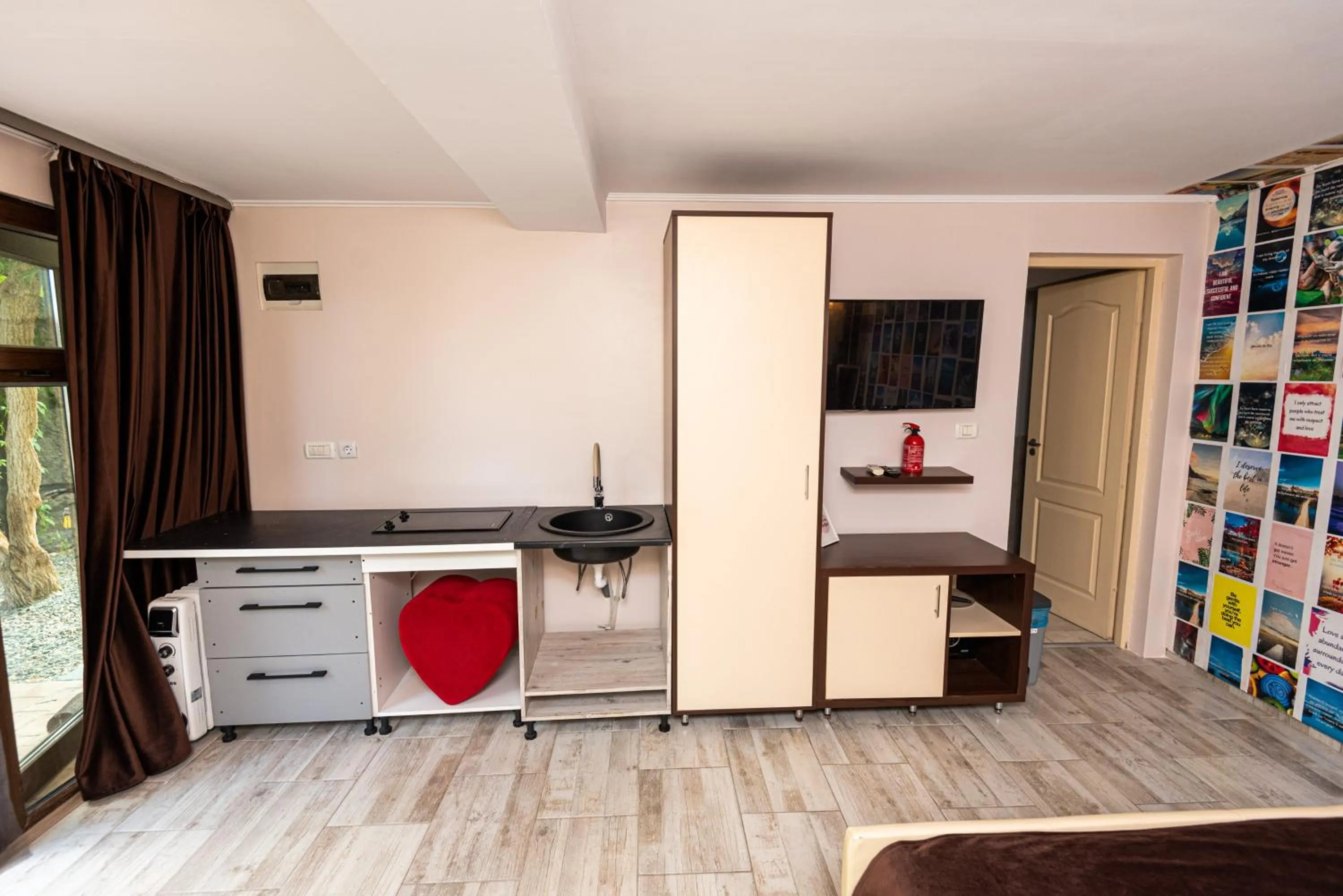 Bed in iVAVev IS US ByTheSea EforieSud