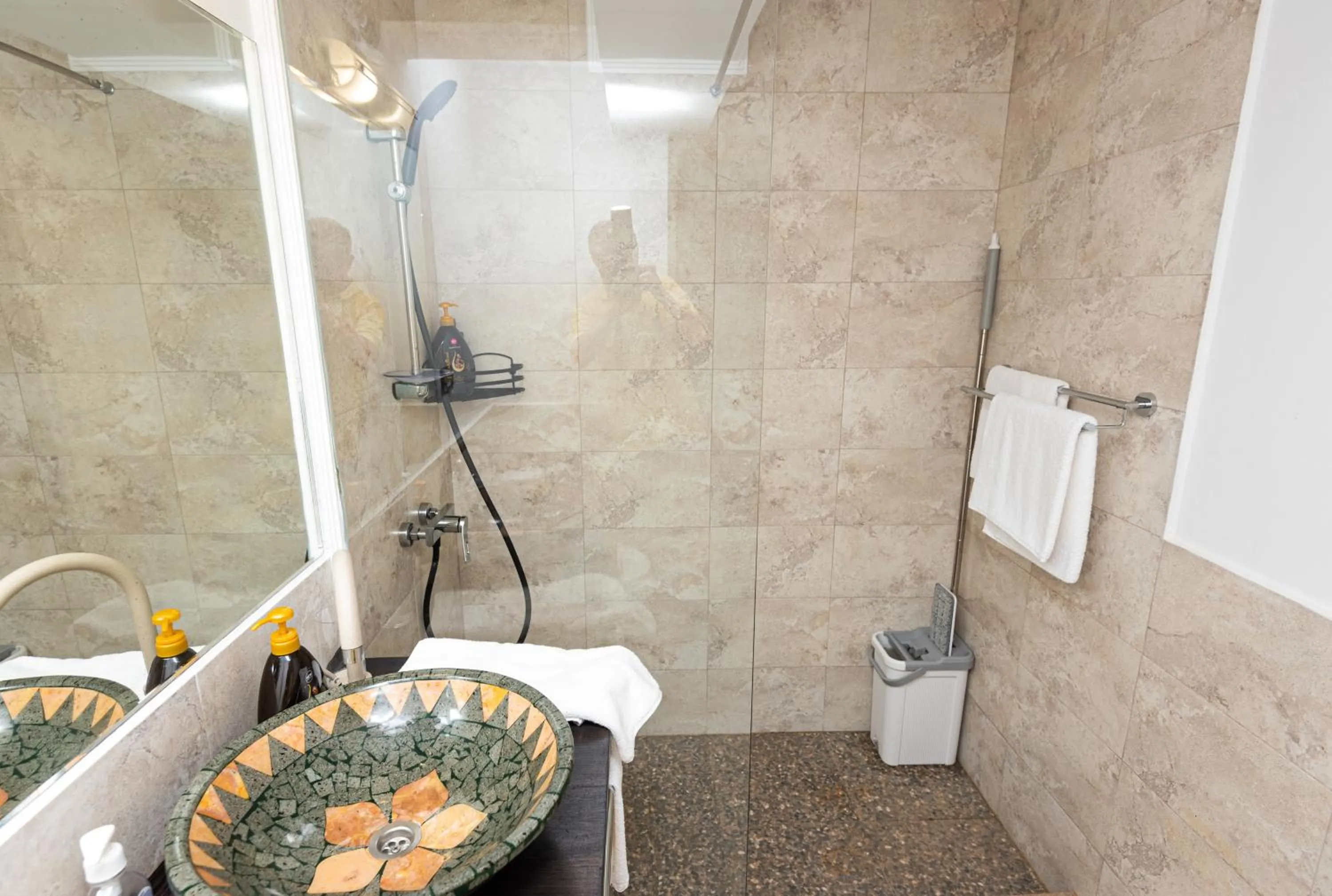 iVAVev IS US ByTheSea EforieSud