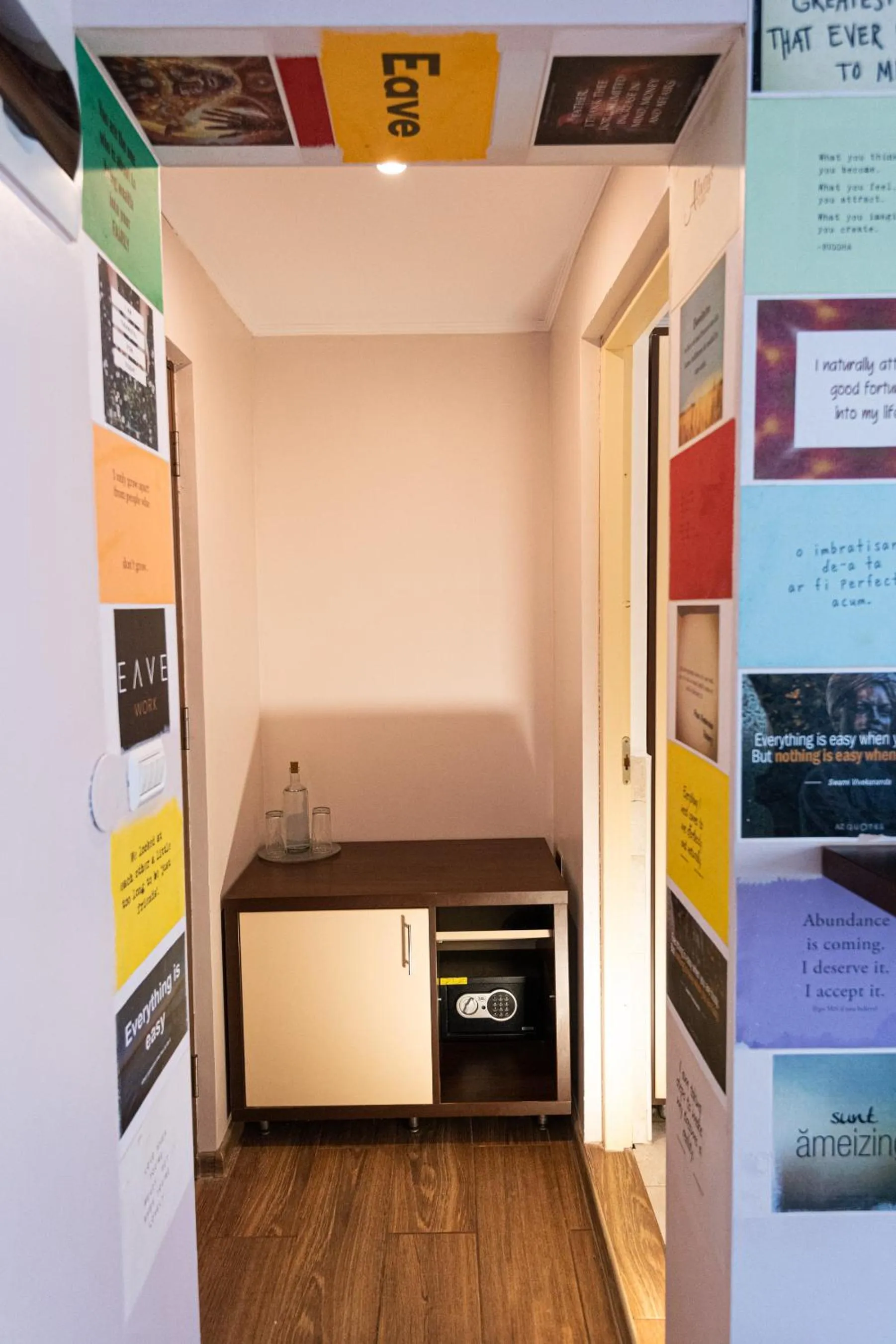 iVAVev IS US ByTheSea EforieSud