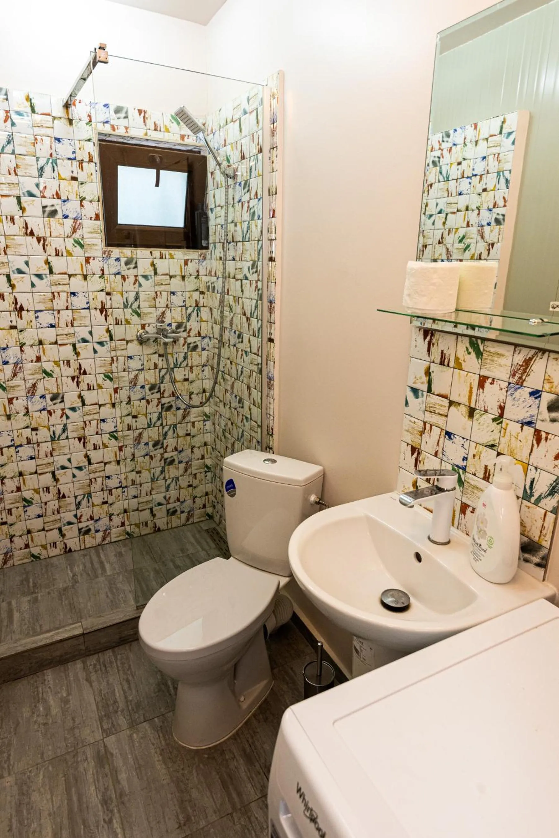 iVAVev IS US ByTheSea EforieSud