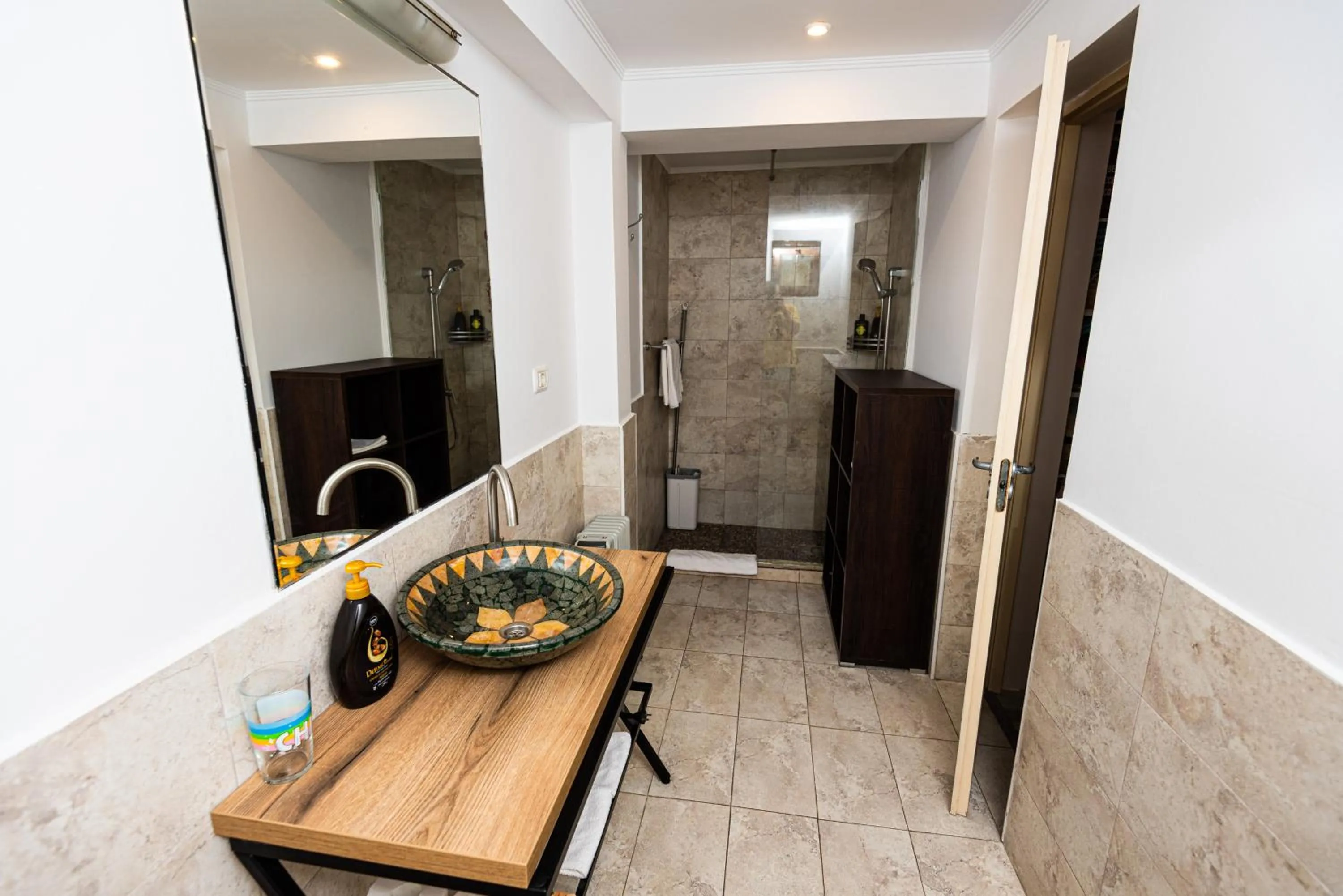 iVAVev IS US ByTheSea EforieSud