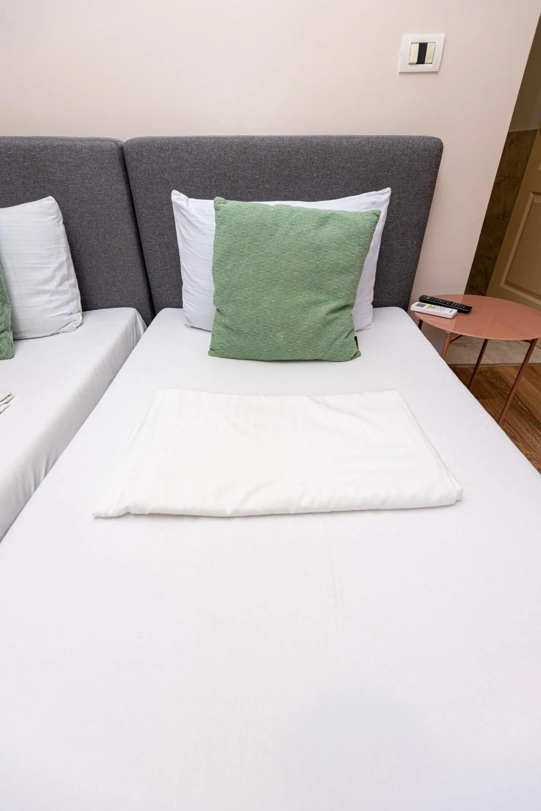 Bed in iVAVev IS US ByTheSea EforieSud