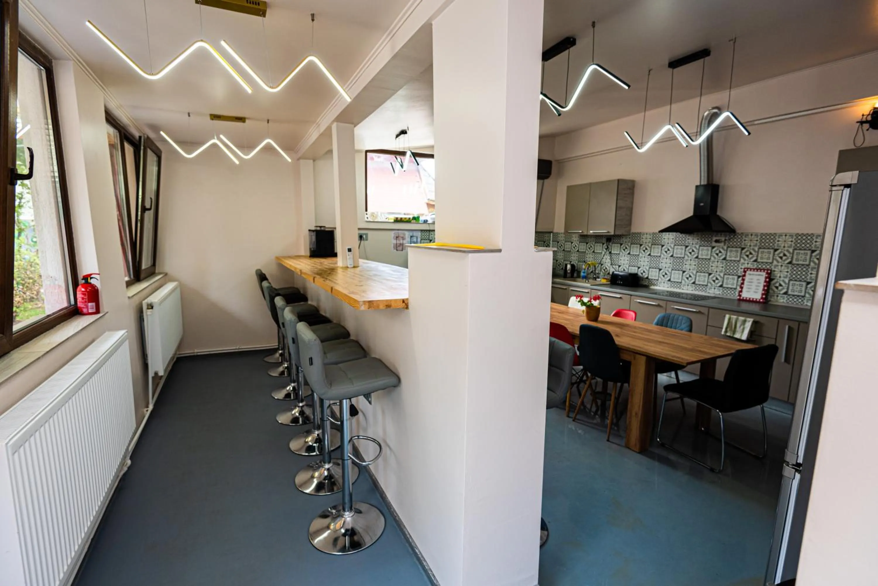 iVAVev IS US ByTheSea EforieSud