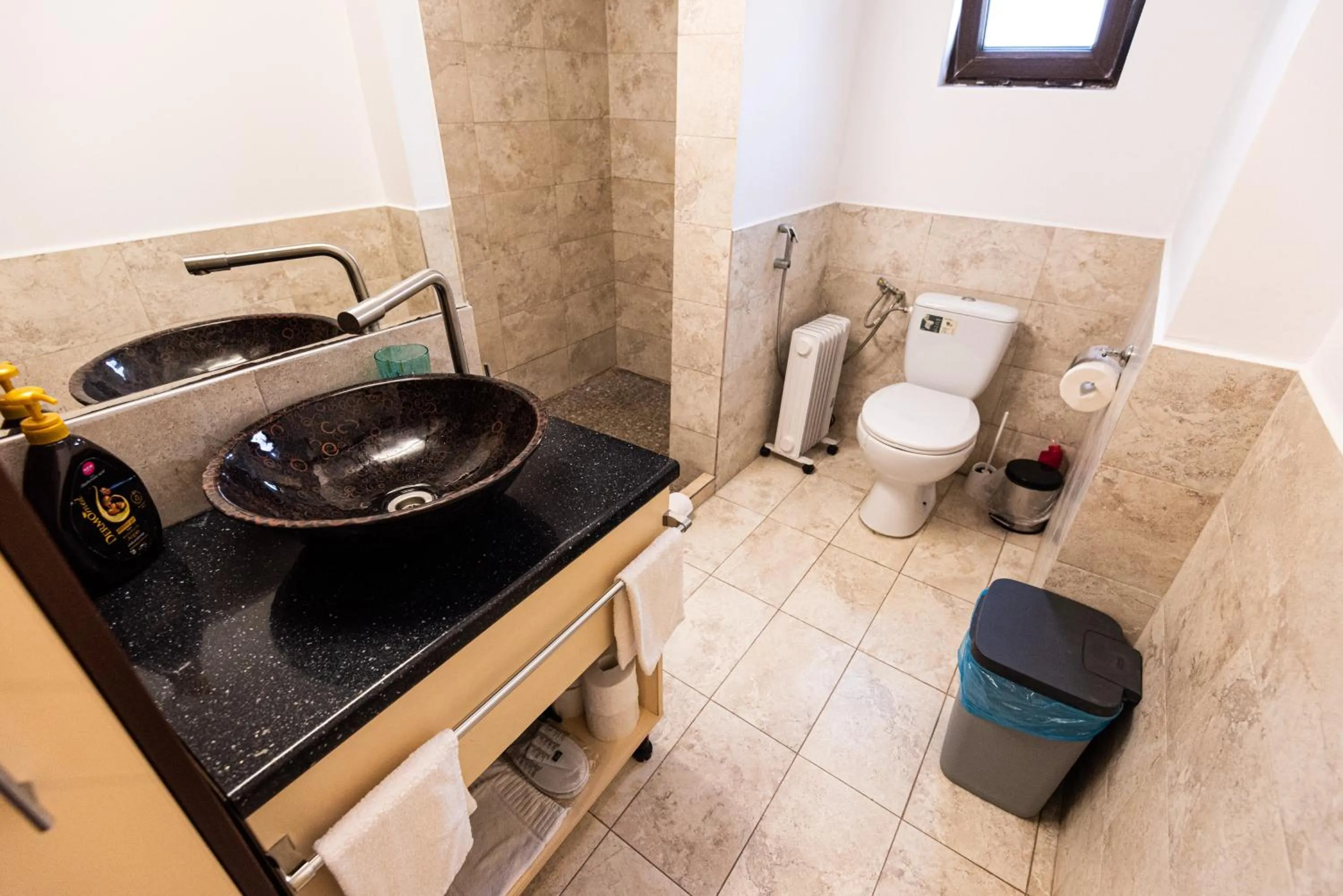 iVAVev IS US ByTheSea EforieSud