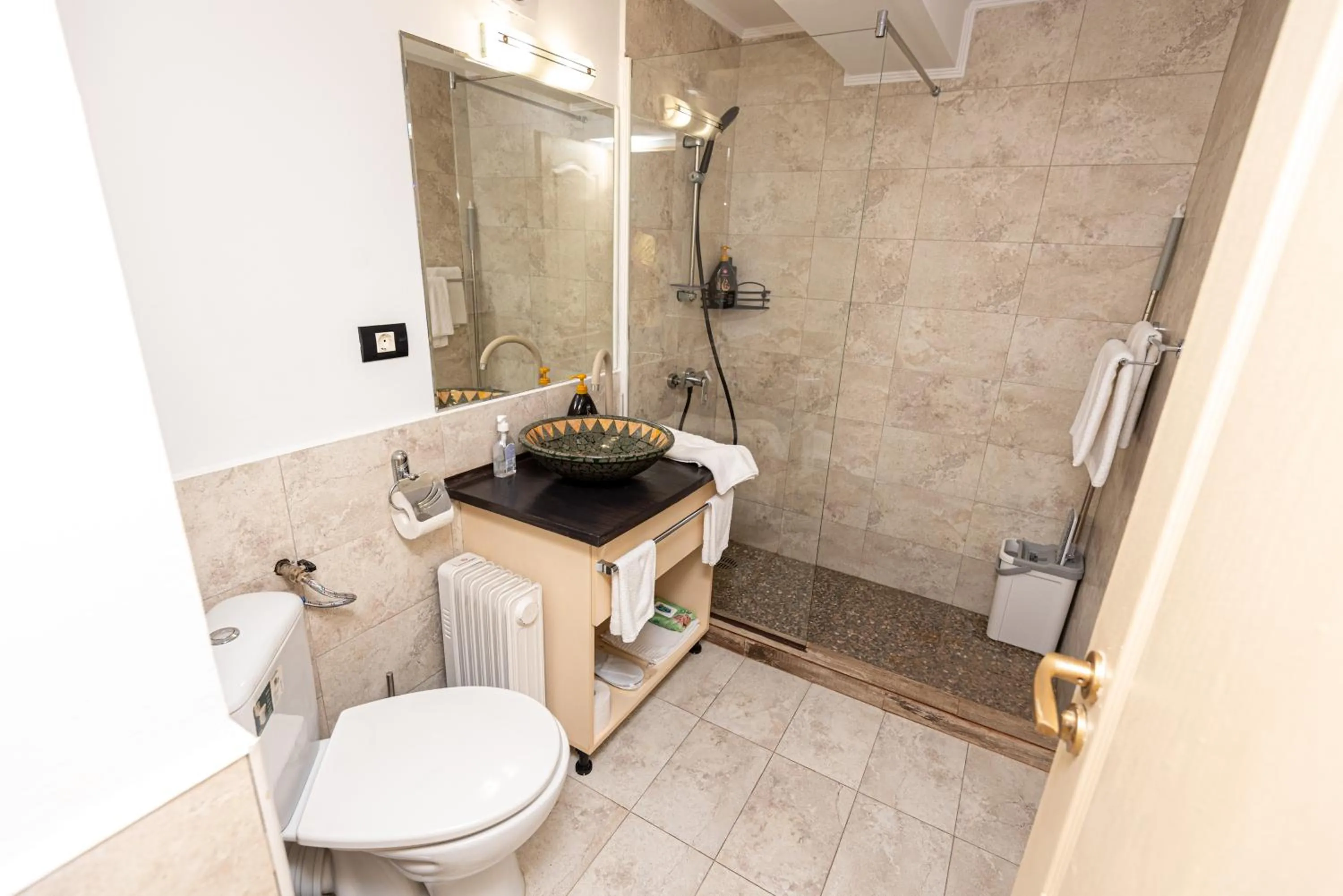 iVAVev IS US ByTheSea EforieSud