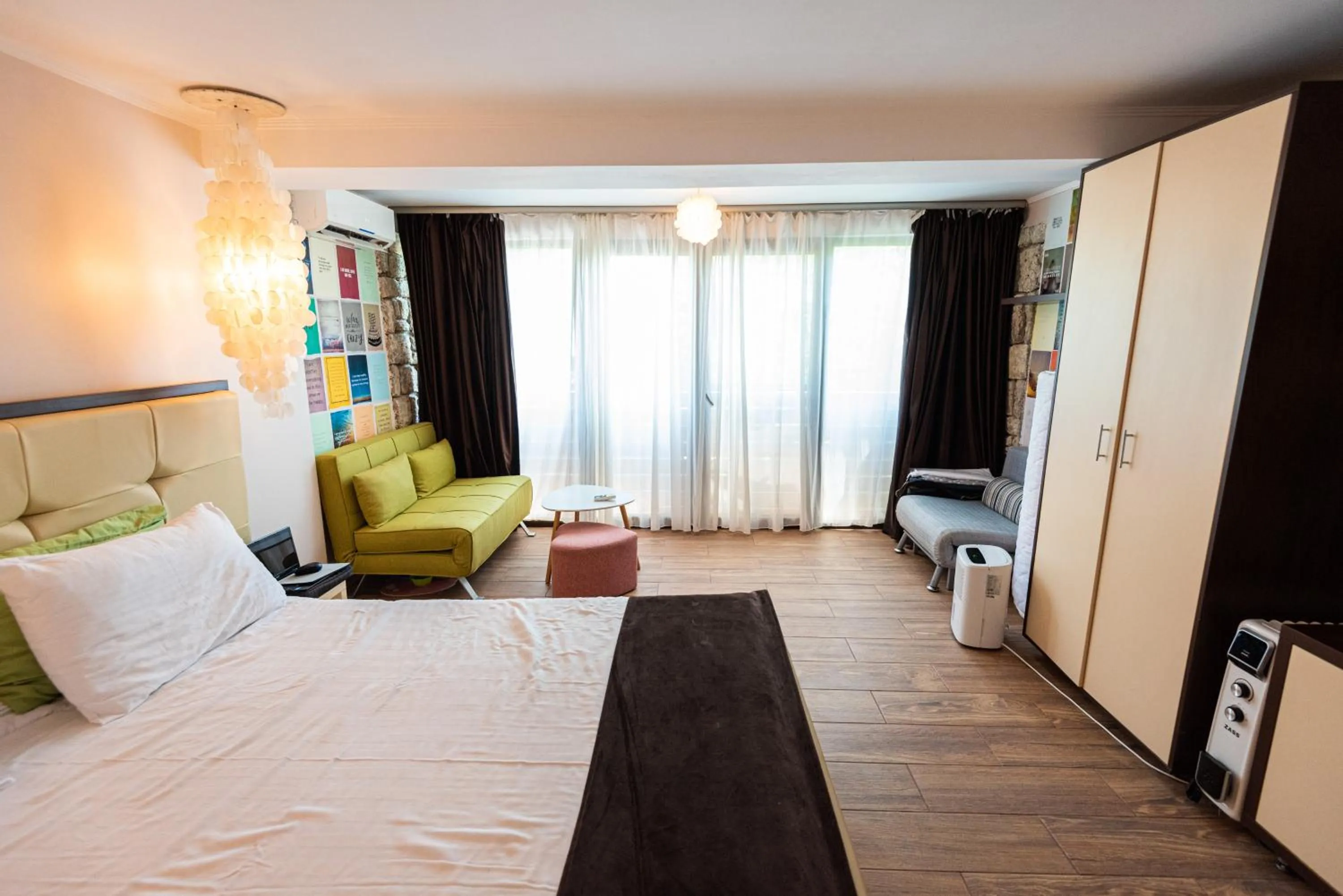 Bed in iVAVev IS US ByTheSea EforieSud