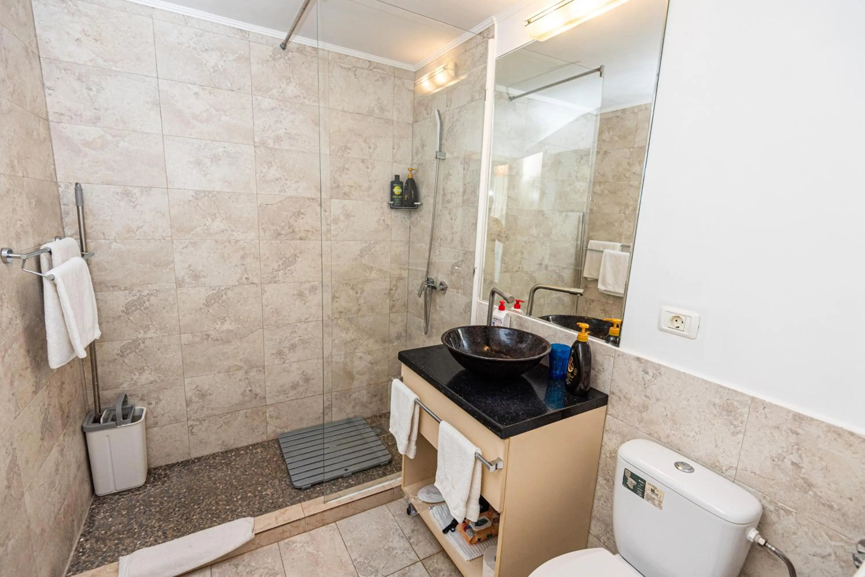 iVAVev IS US ByTheSea EforieSud