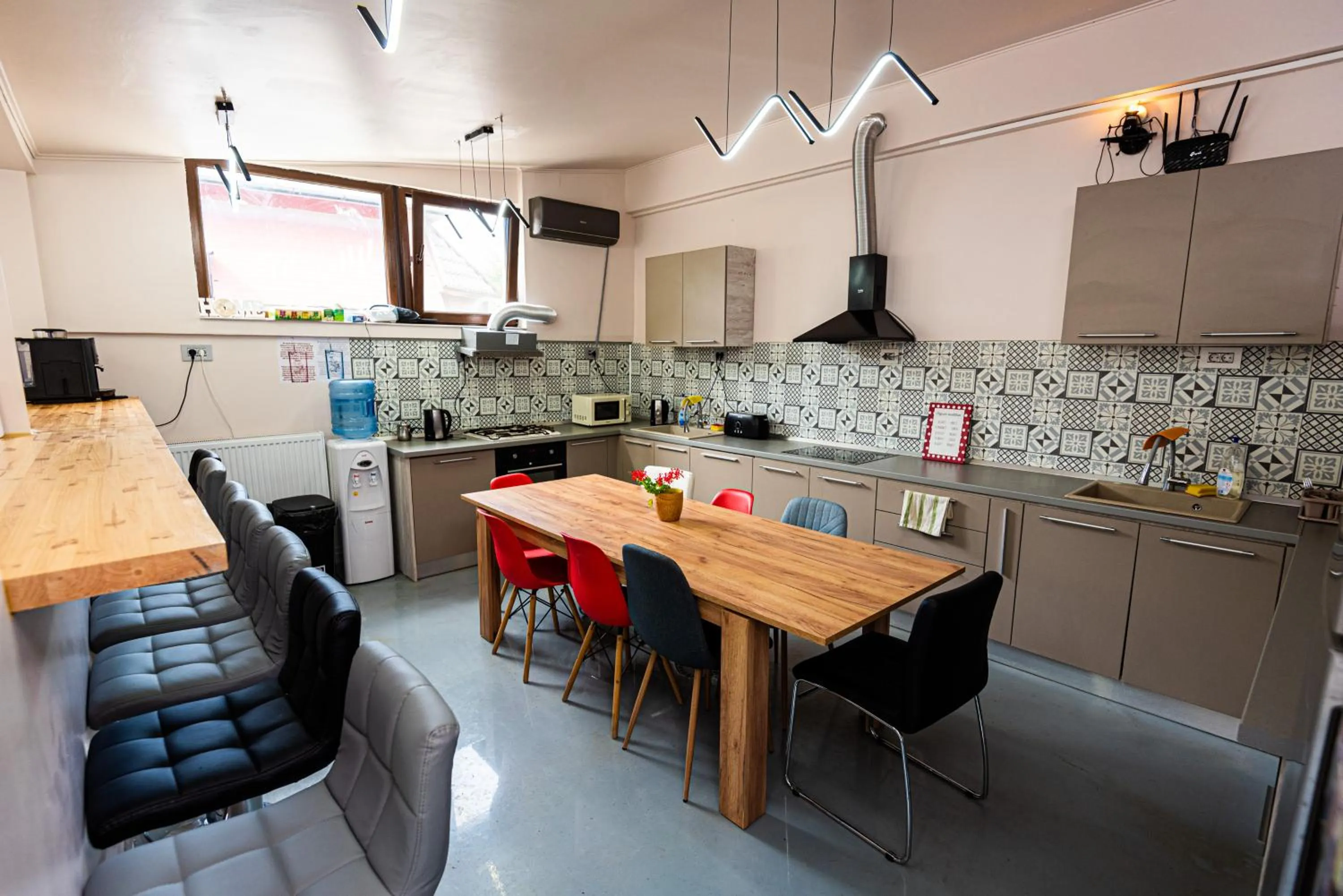 iVAVev IS US ByTheSea EforieSud