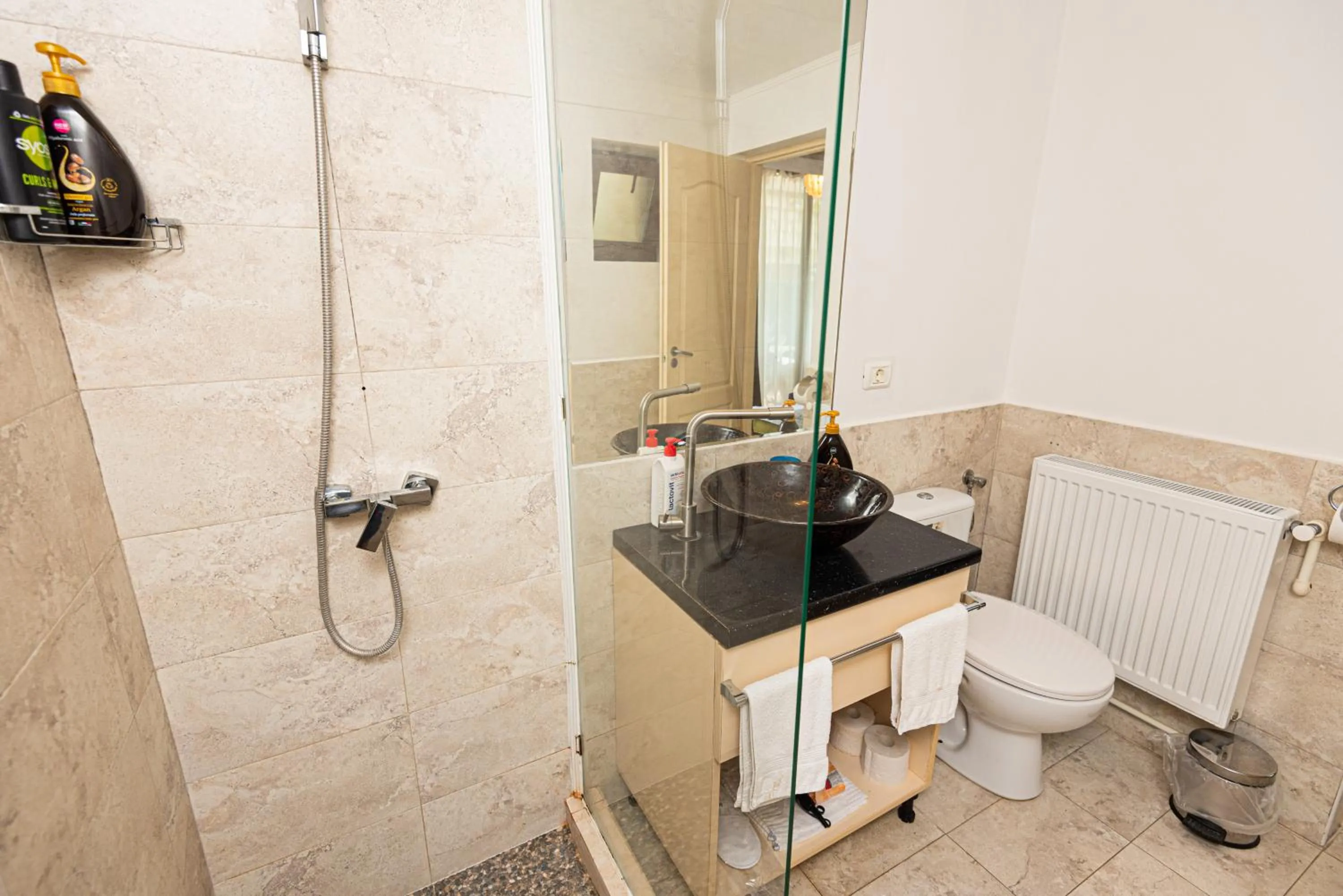 iVAVev IS US ByTheSea EforieSud