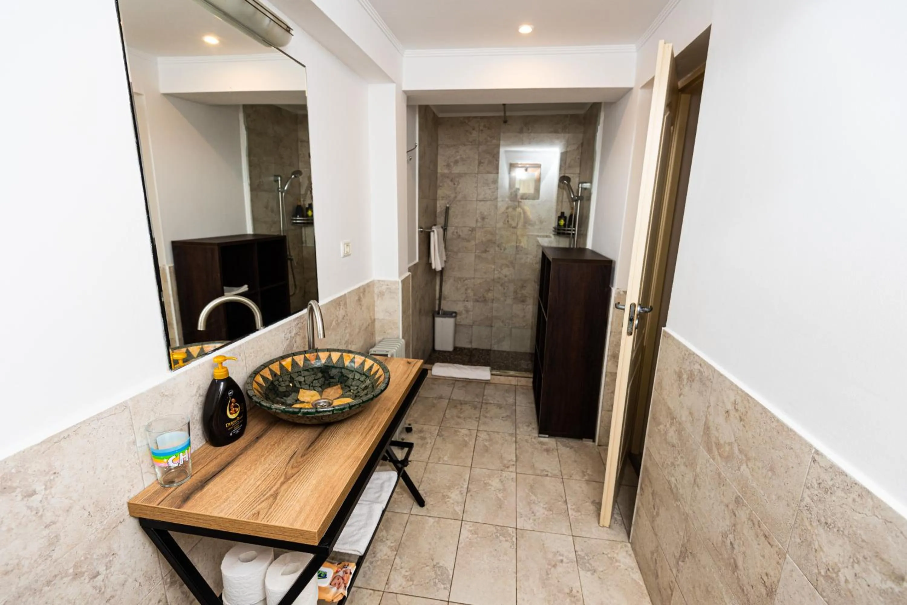 iVAVev IS US ByTheSea EforieSud