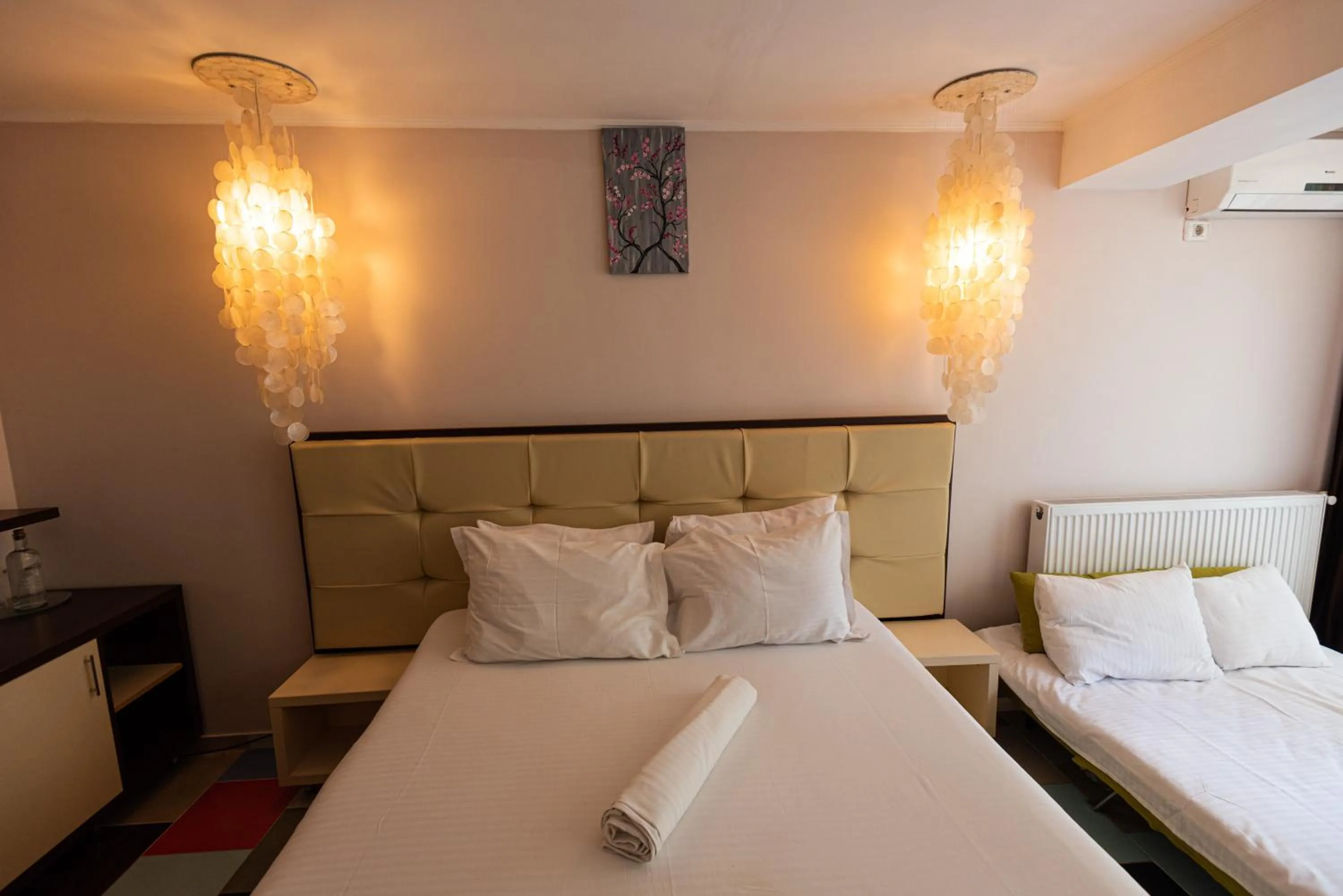 Bed in iVAVev IS US ByTheSea EforieSud