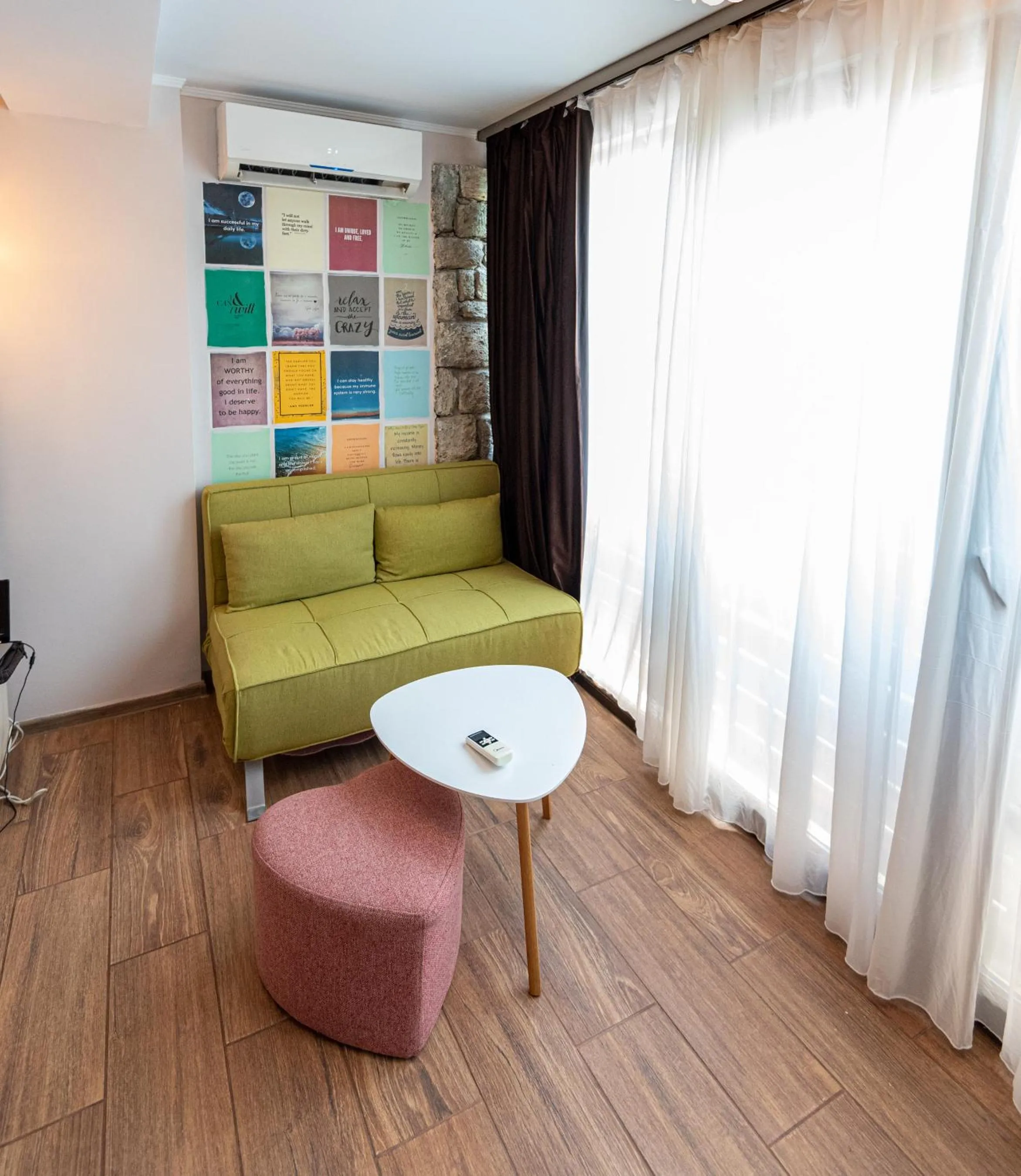 iVAVev IS US ByTheSea EforieSud