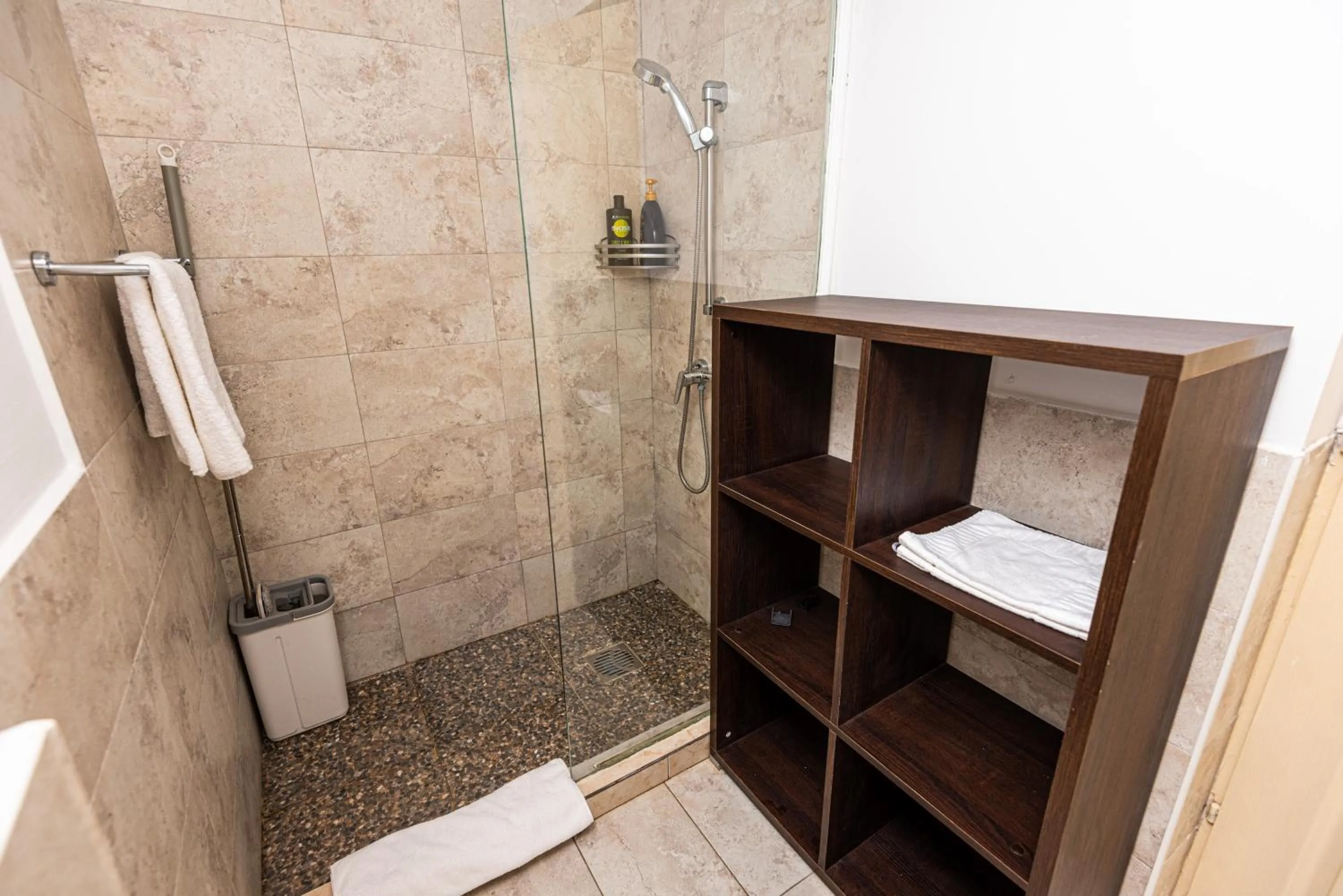 iVAVev IS US ByTheSea EforieSud