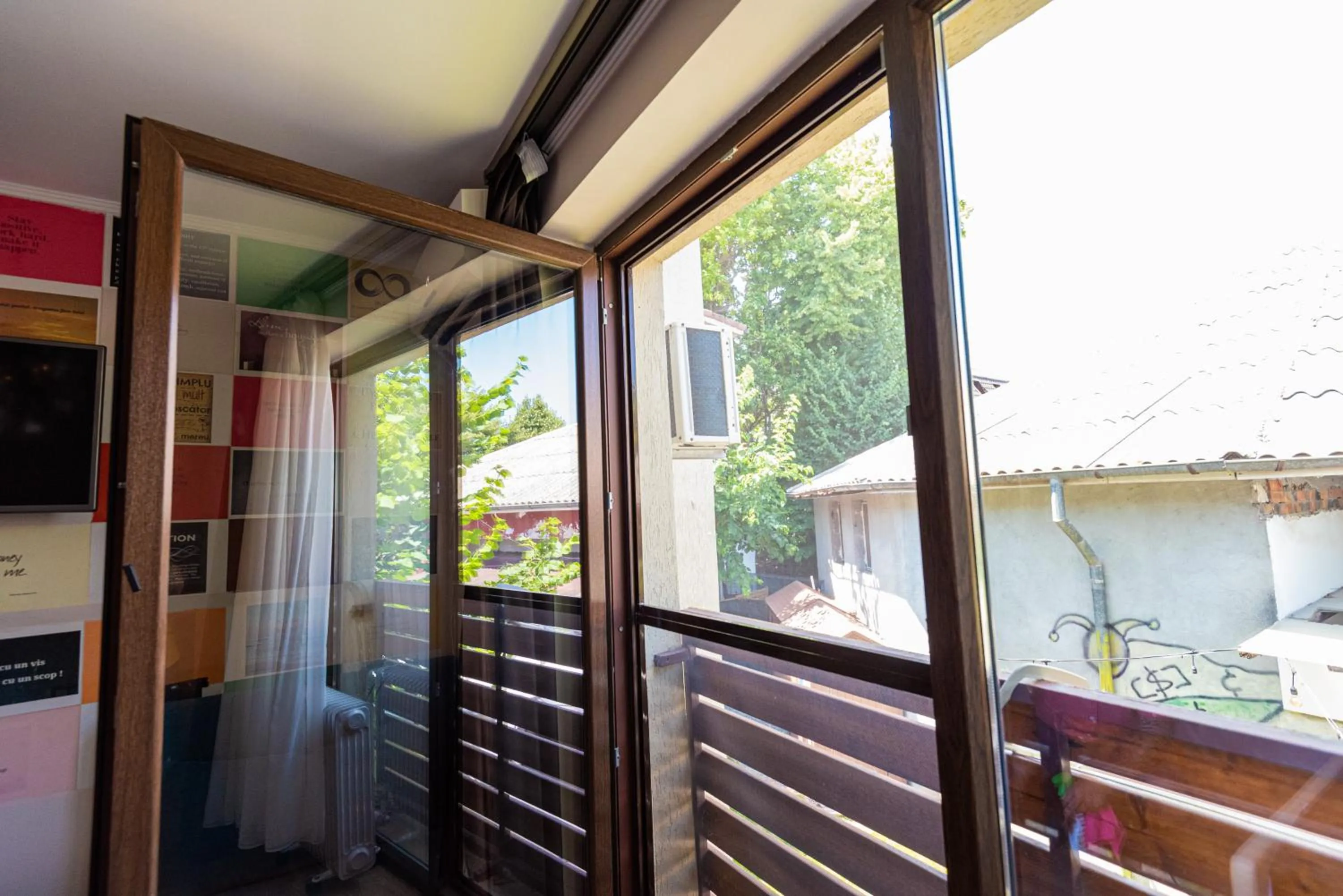 iVAVev IS US ByTheSea EforieSud