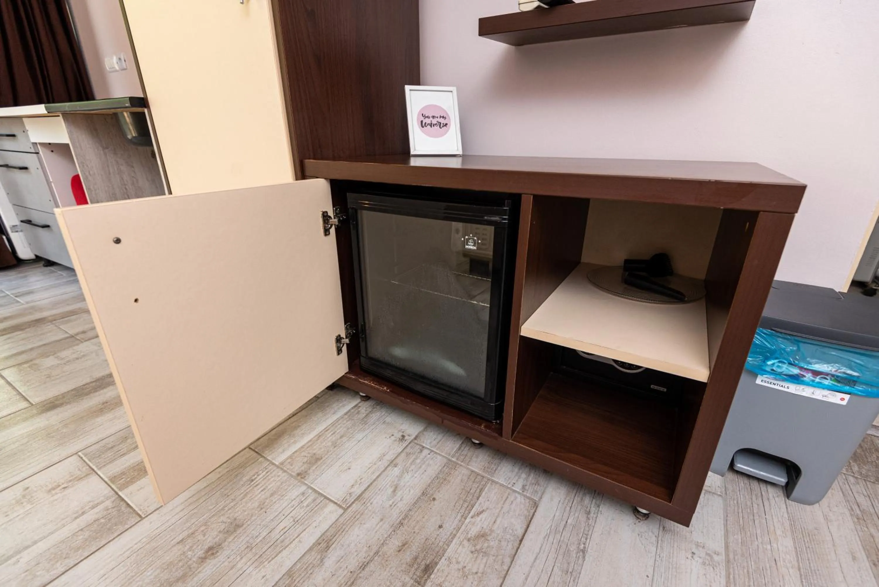 iVAVev IS US ByTheSea EforieSud