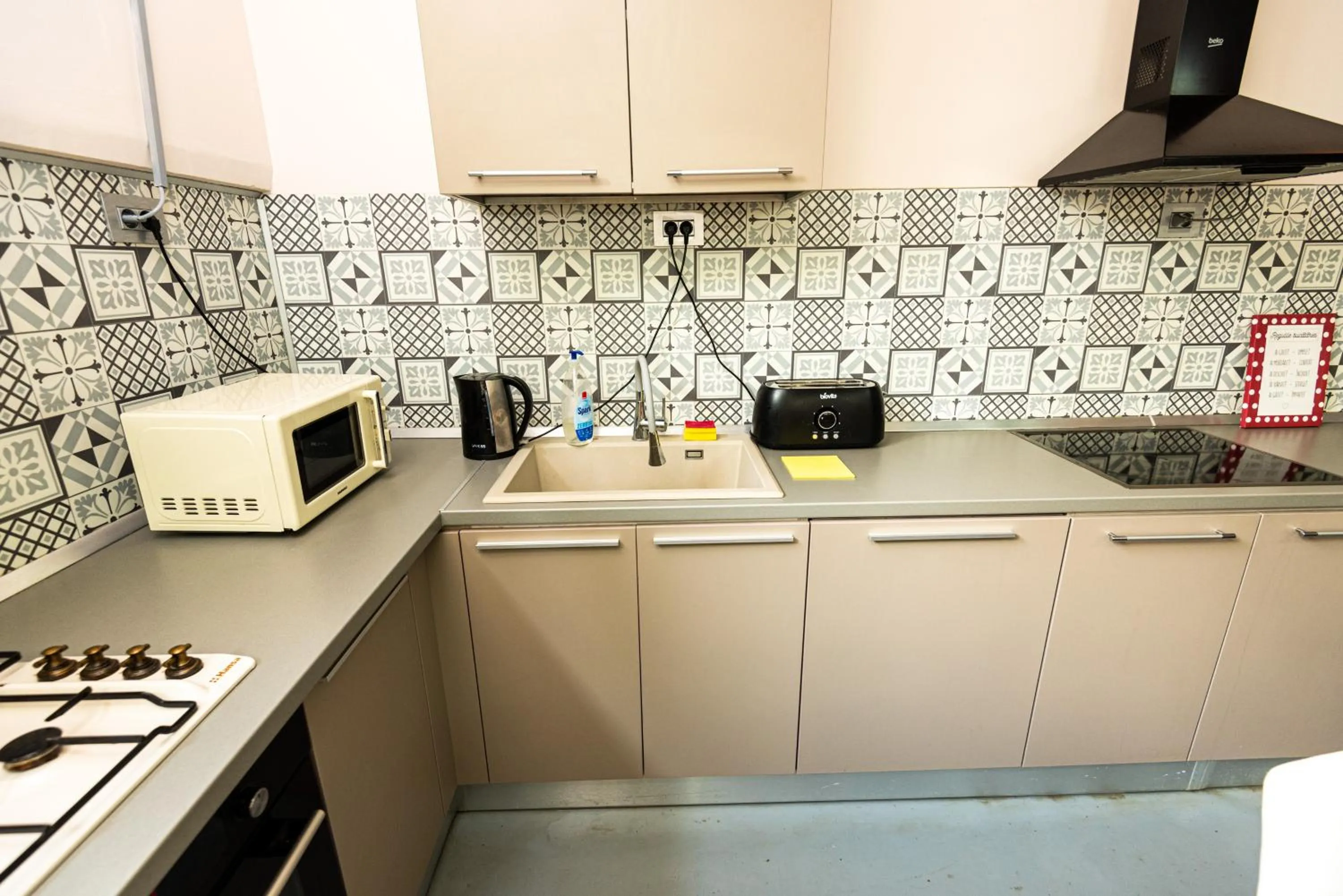 iVAVev IS US ByTheSea EforieSud