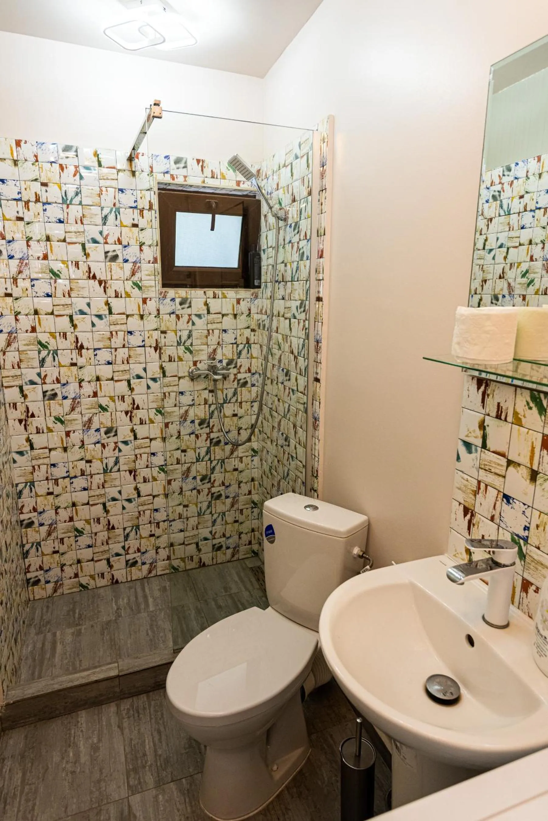 iVAVev IS US ByTheSea EforieSud