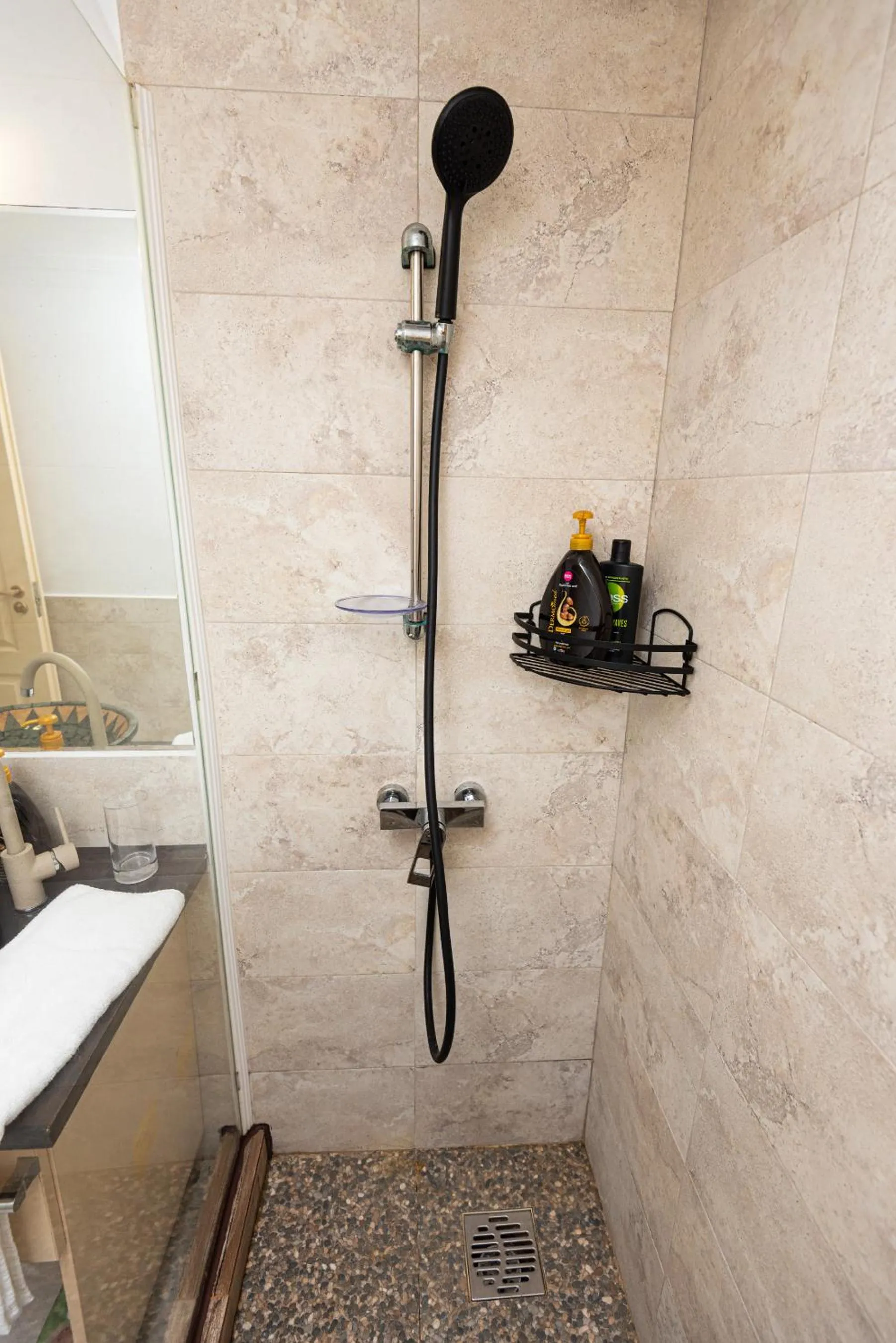 iVAVev IS US ByTheSea EforieSud