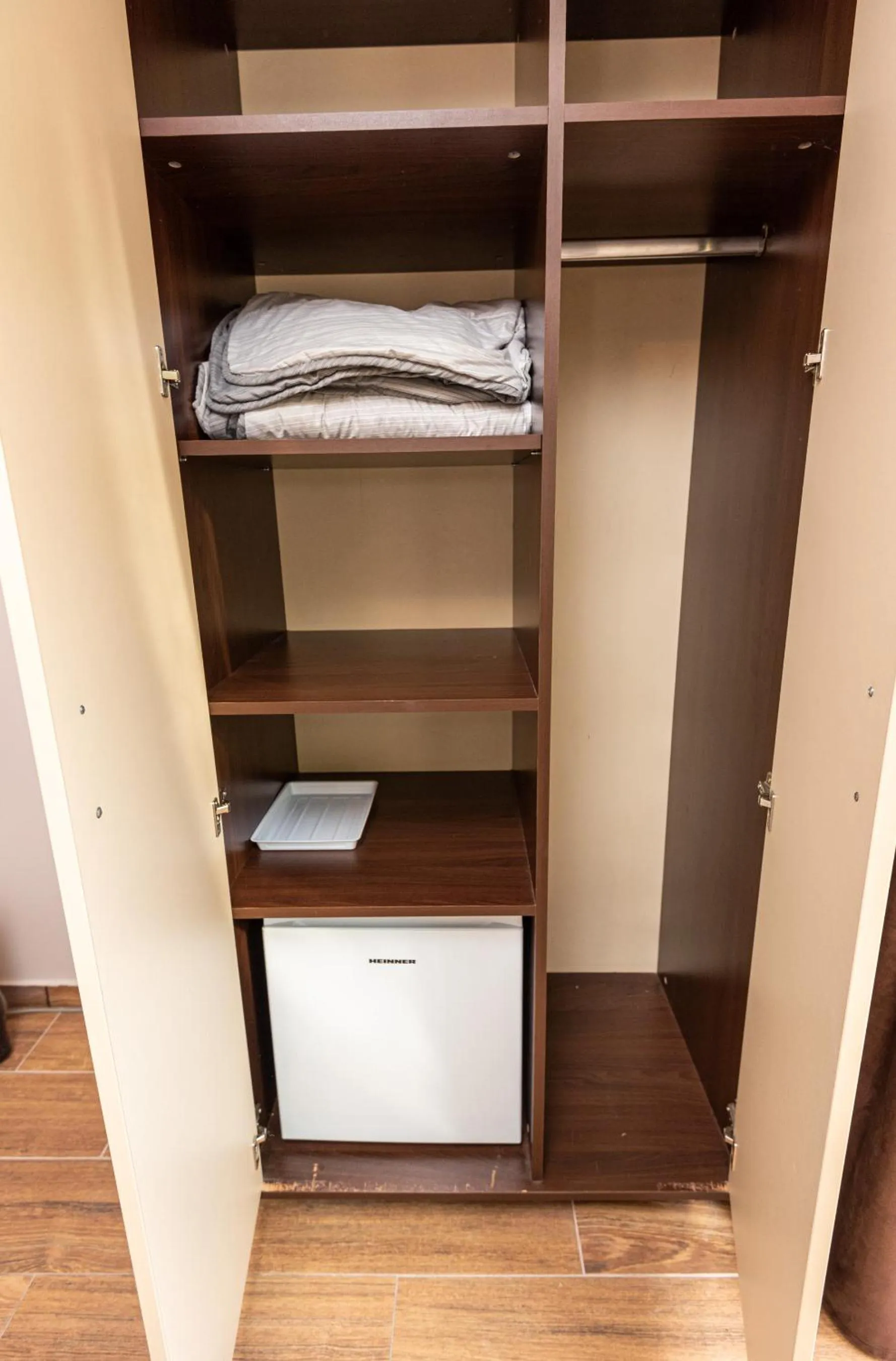 iVAVev IS US ByTheSea EforieSud