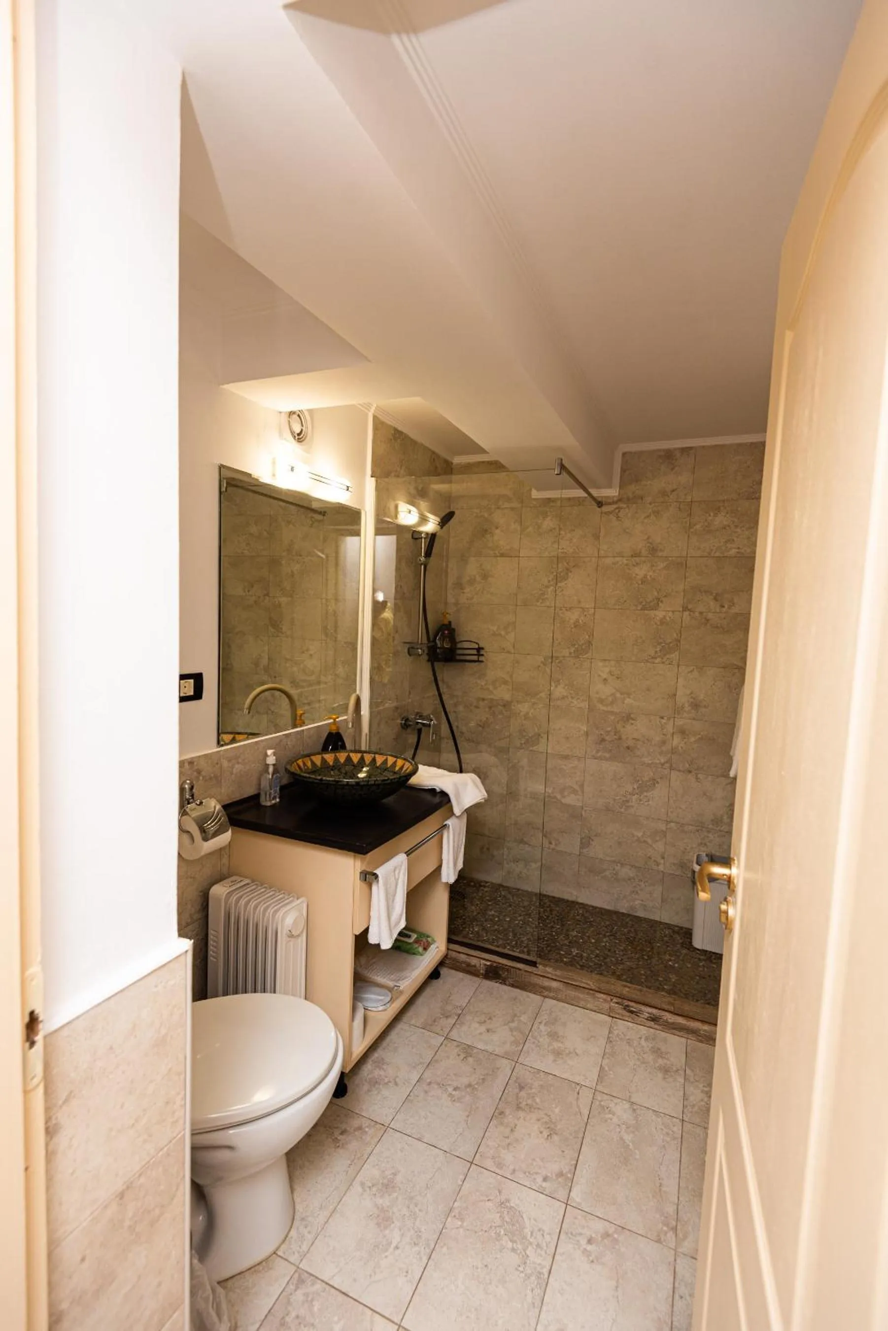 iVAVev IS US ByTheSea EforieSud