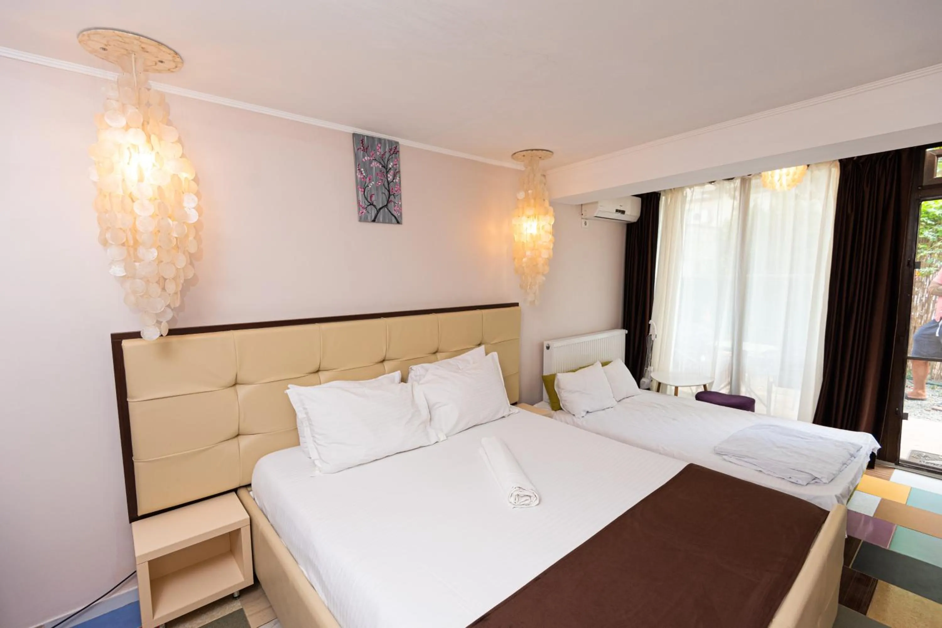 Bed in iVAVev IS US ByTheSea EforieSud