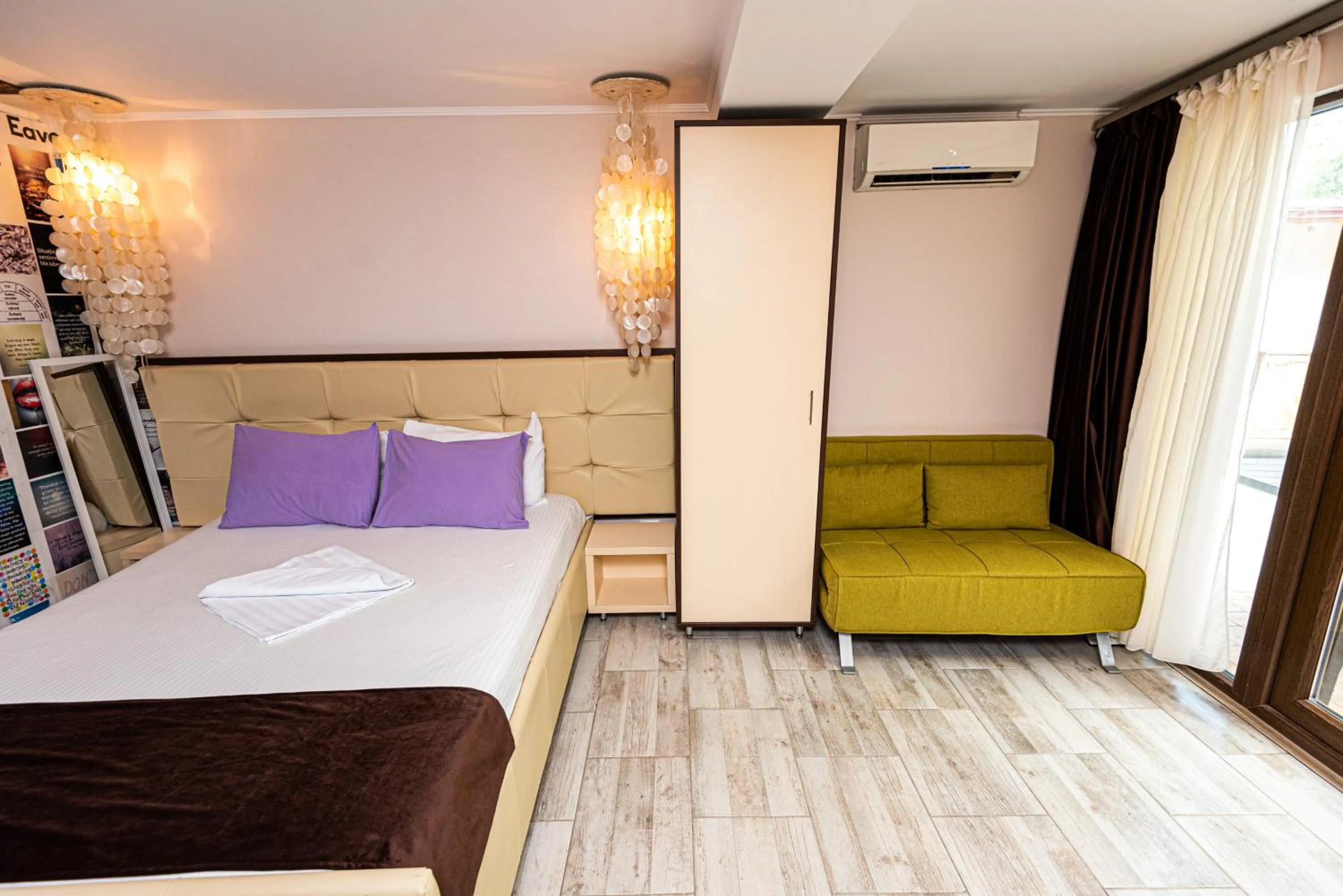 Bed in iVAVev IS US ByTheSea EforieSud