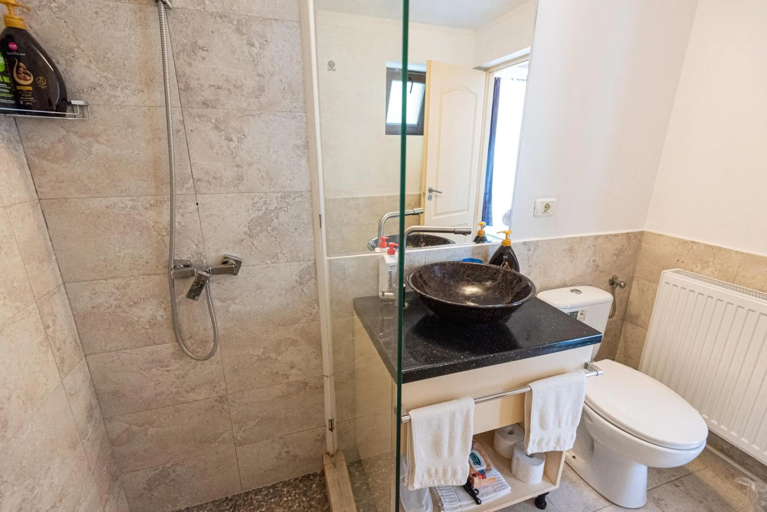 iVAVev IS US ByTheSea EforieSud