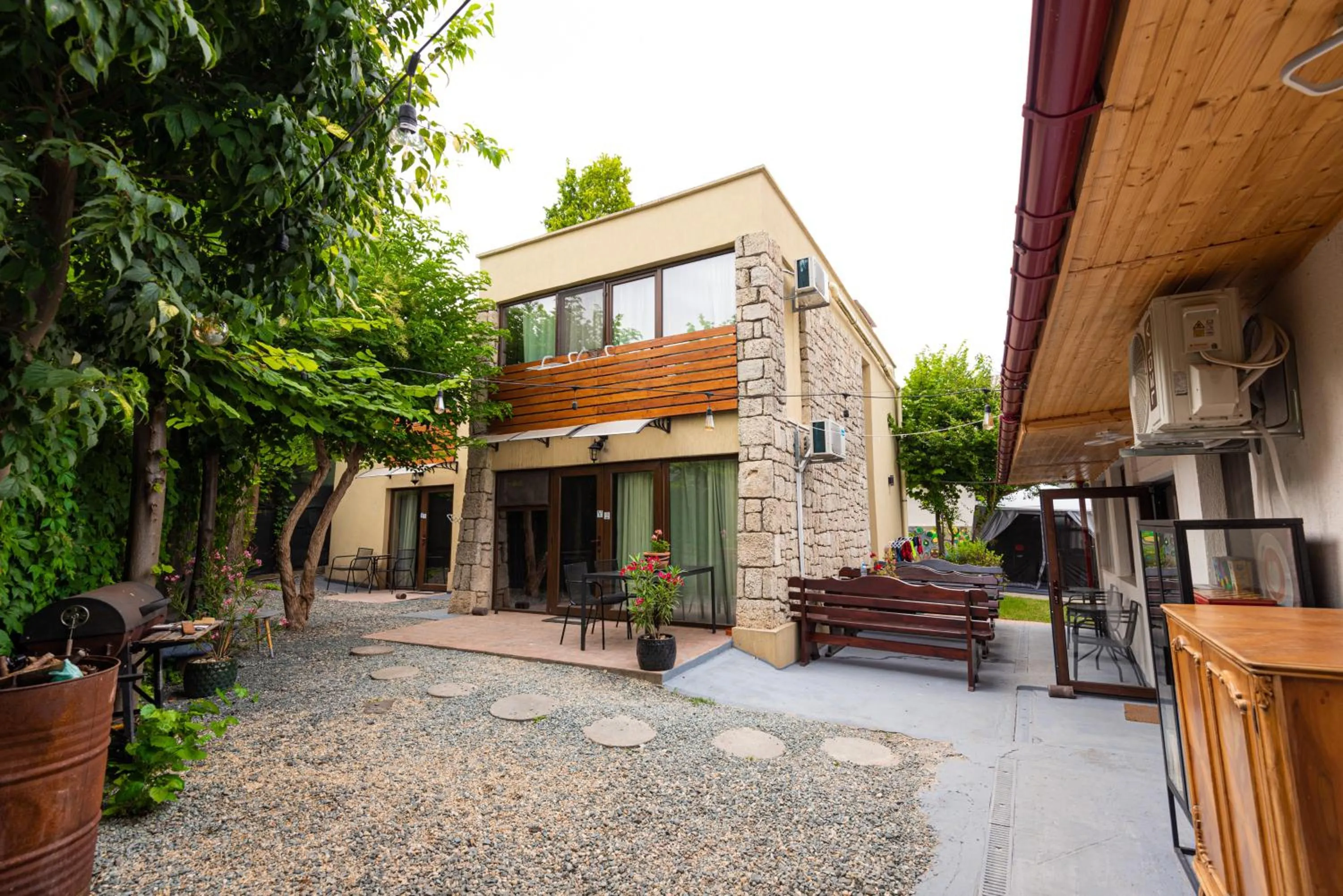 iVAVev IS US ByTheSea EforieSud