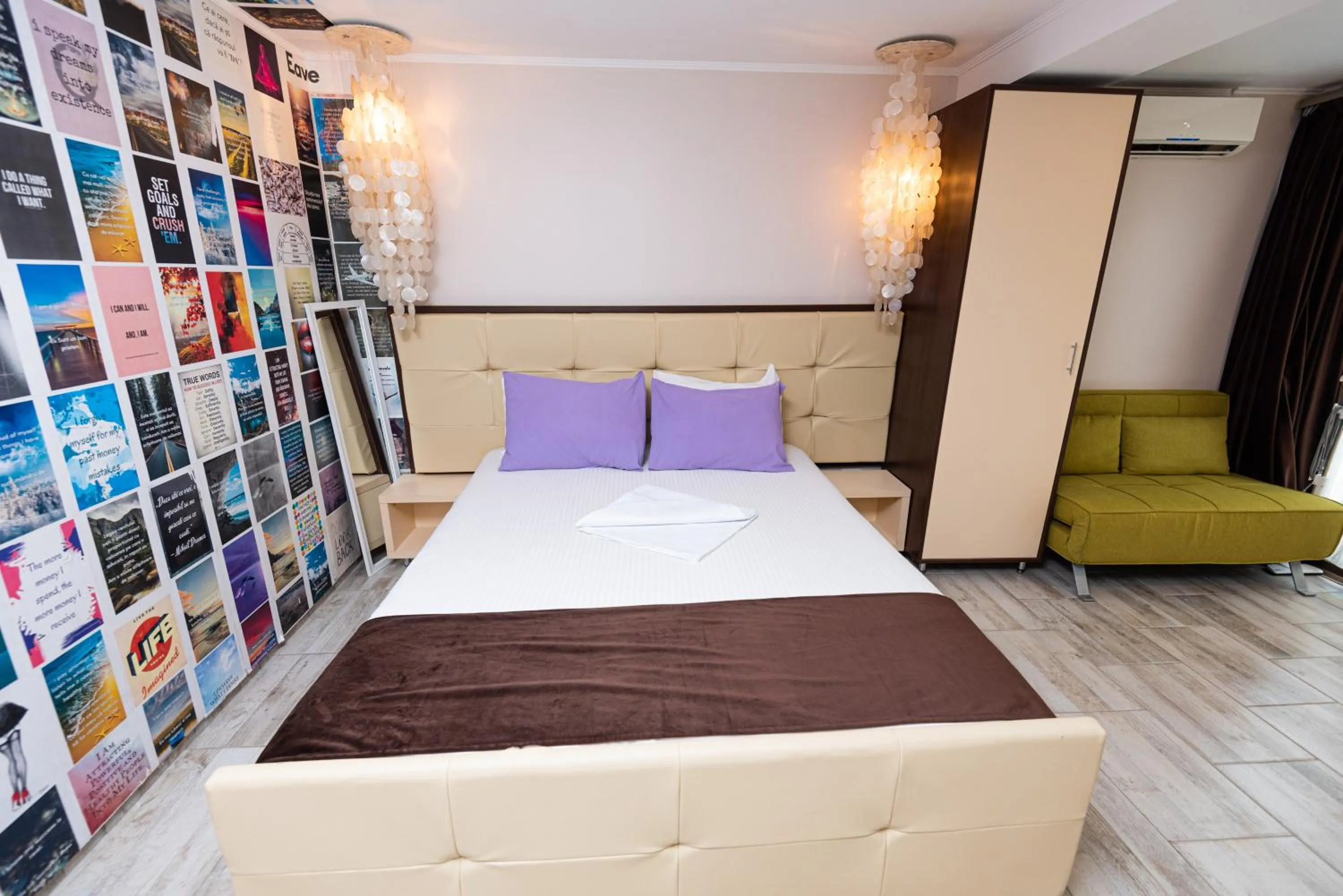 Bed in iVAVev IS US ByTheSea EforieSud