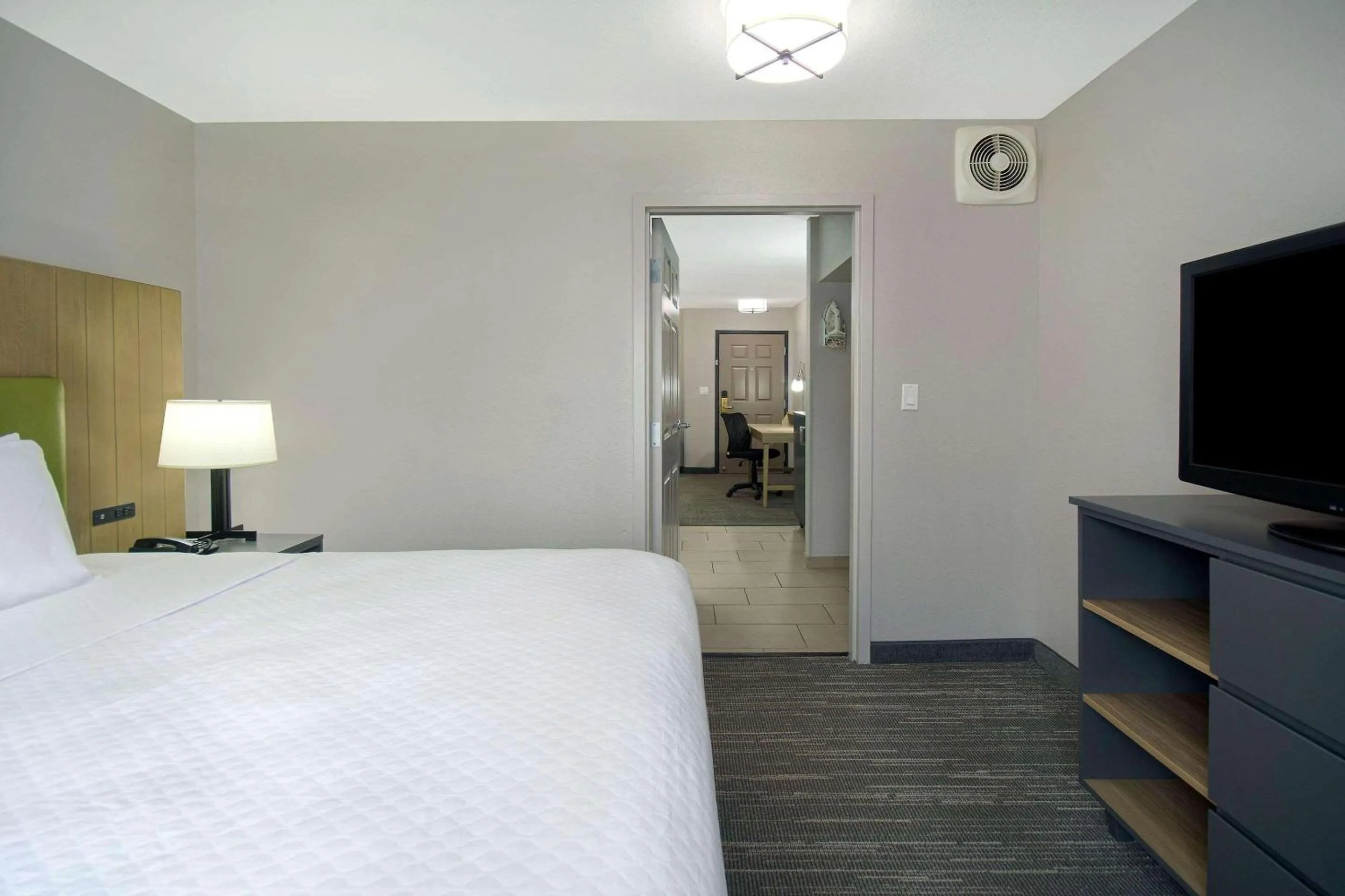 Bedroom, Bed in Country Inn & Suites by Radisson, Cincinnati Airport, KY