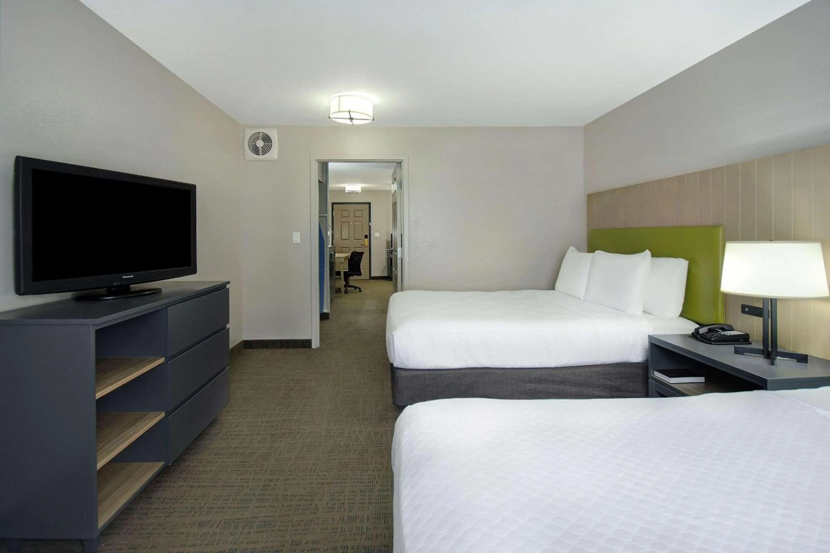 Bedroom, Bed in Country Inn & Suites by Radisson, Cincinnati Airport, KY