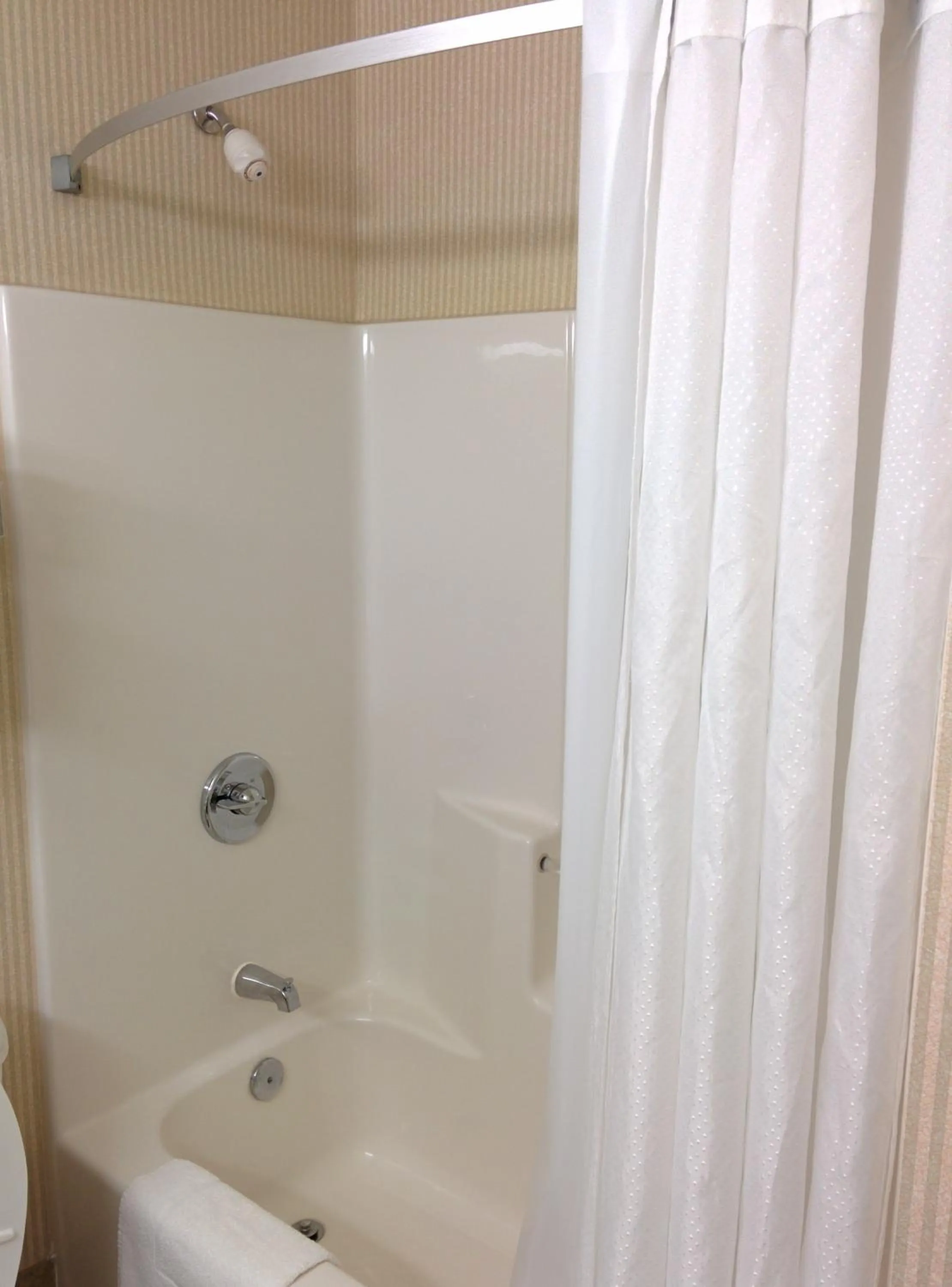 Bathroom in Country Inn & Suites by Radisson, Cincinnati Airport, KY