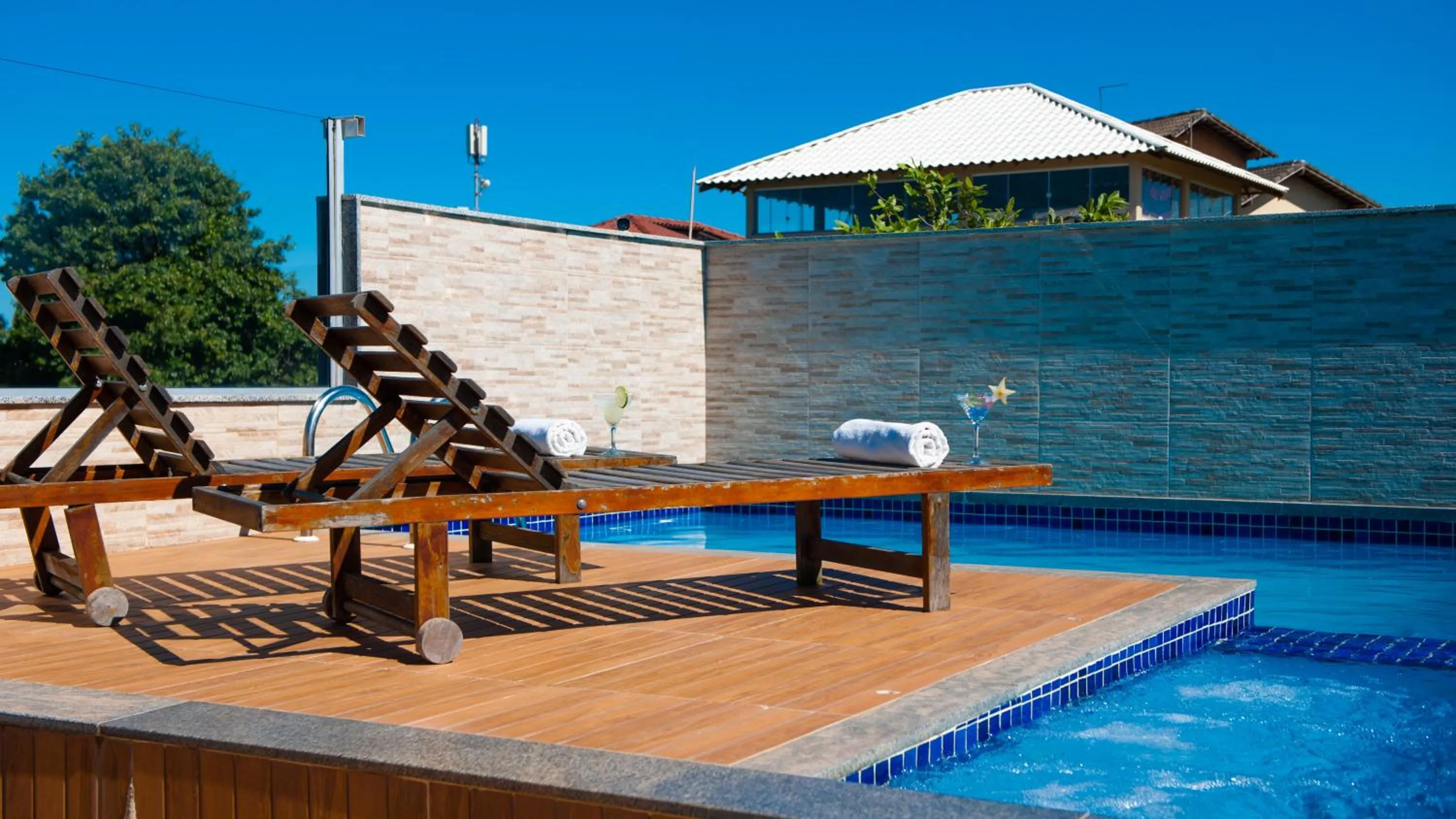 Swimming pool in Pousada Pau Brasil Ubu