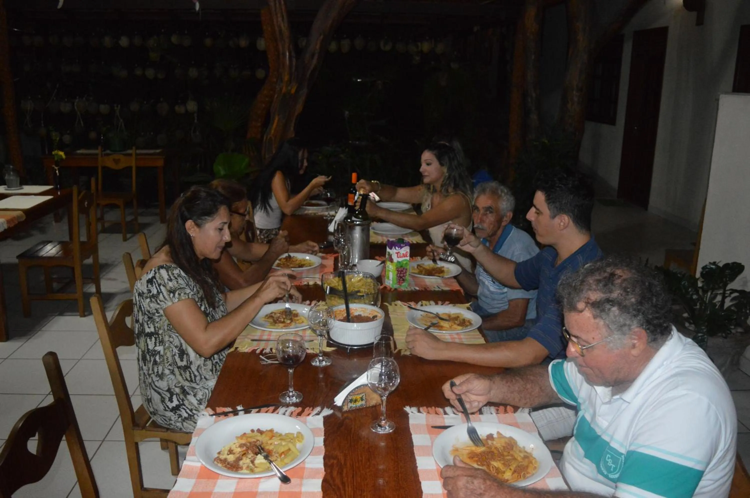 Restaurant/places to eat in Pousada Pau Brasil Ubu