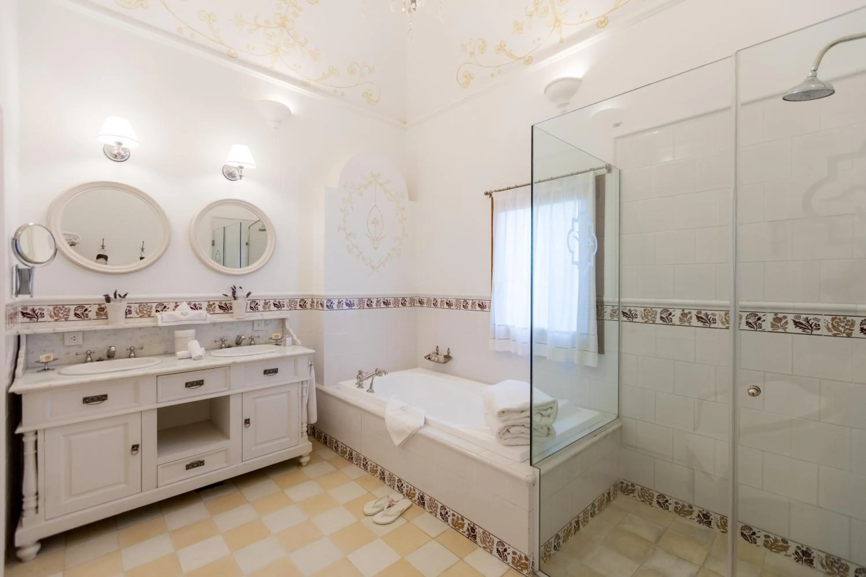 Bathroom in El Colibri - Relais & Châteaux