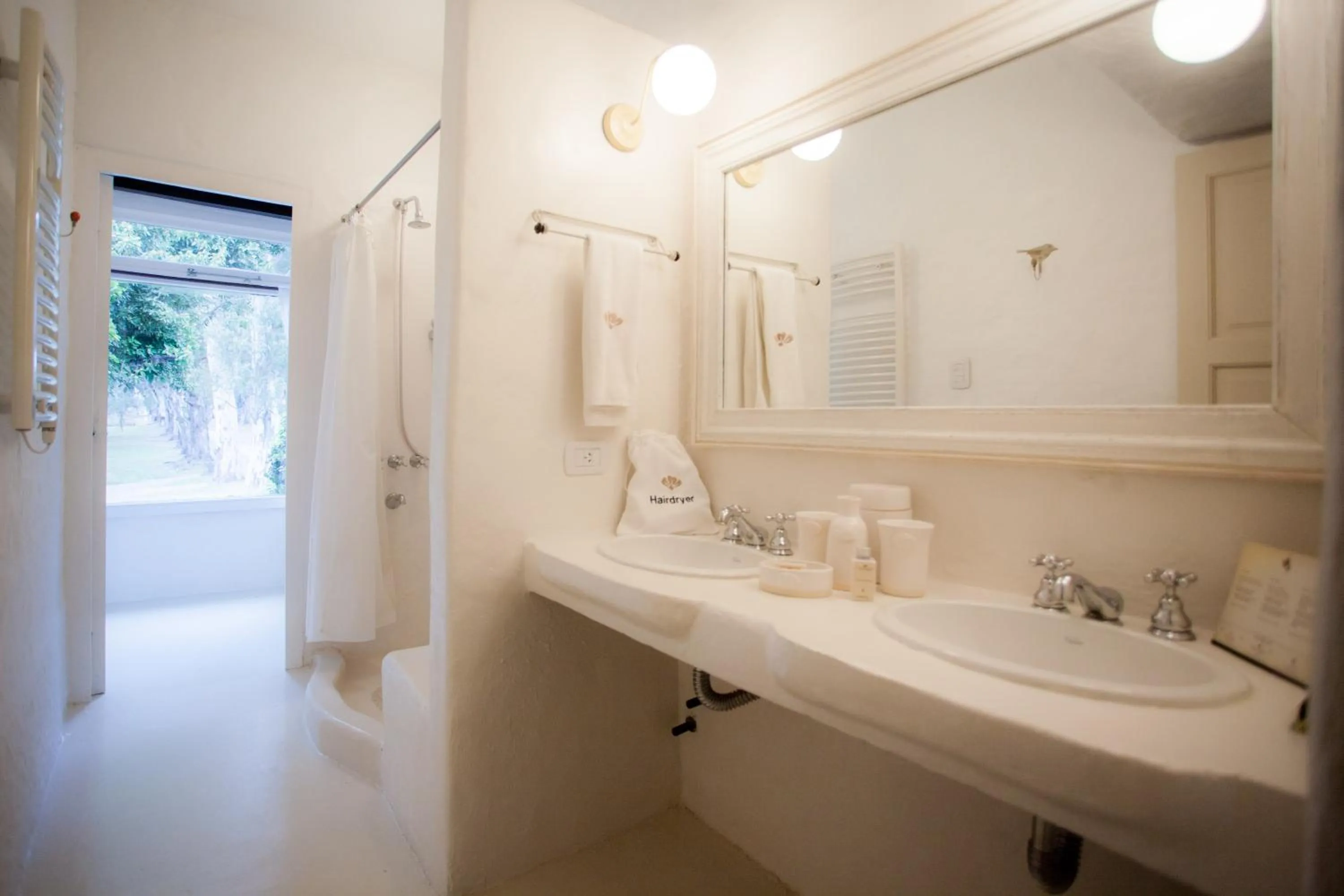 Shower in House of Jasmines Relais & Châteaux