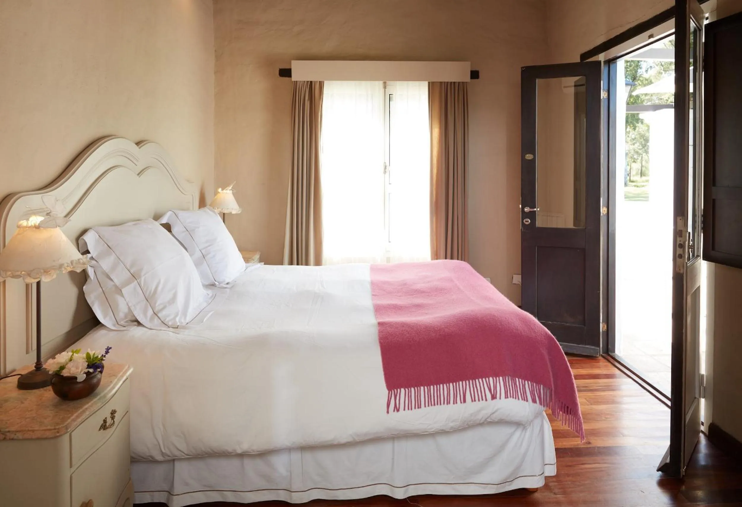 Day, Bed in House of Jasmines Relais & Châteaux