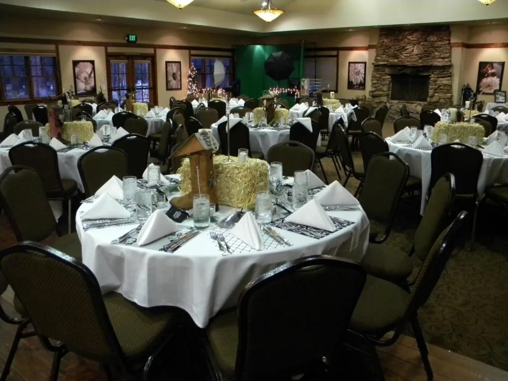 Banquet/Function facilities in FivePine Lodge
