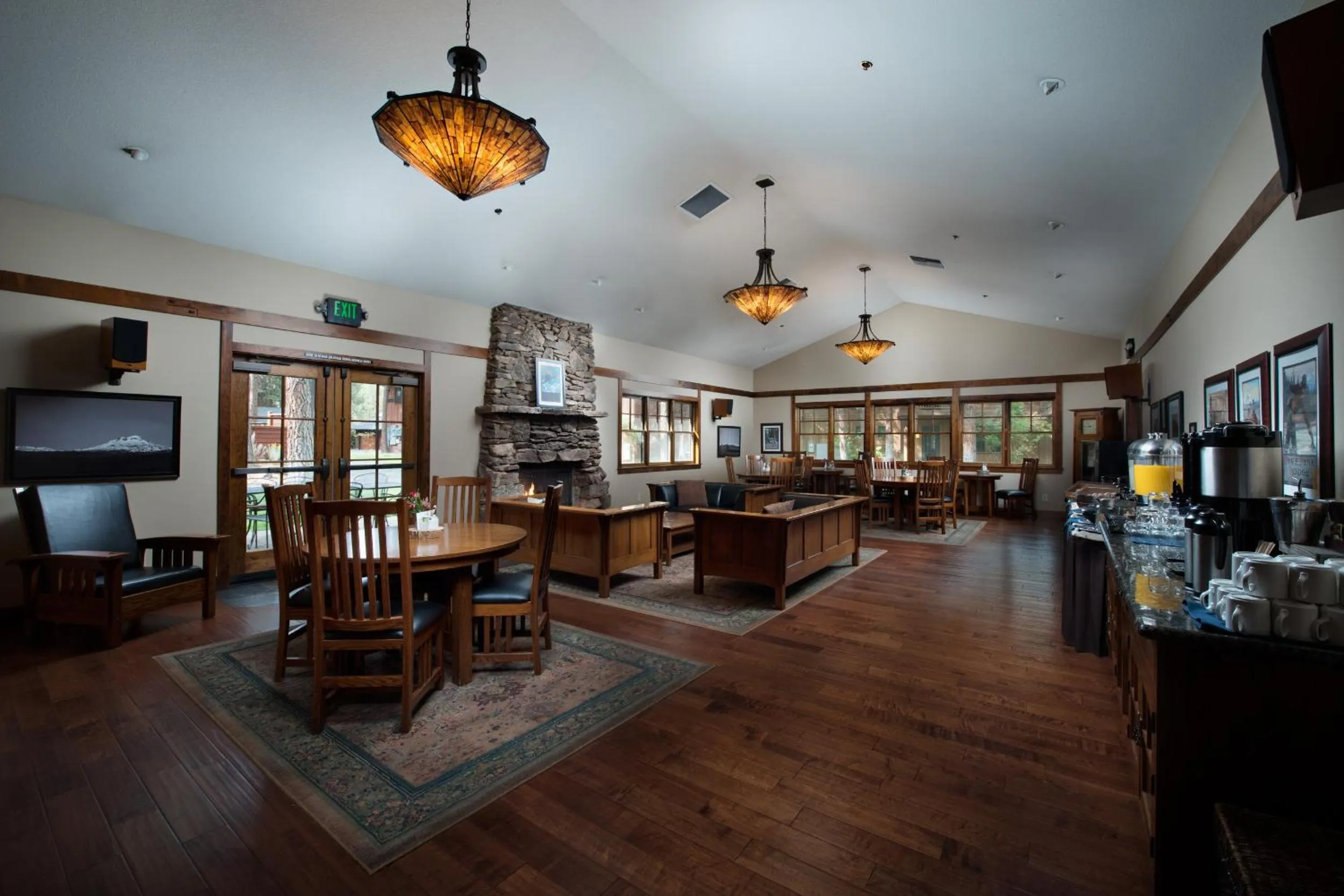 Coffee/tea facilities in FivePine Lodge