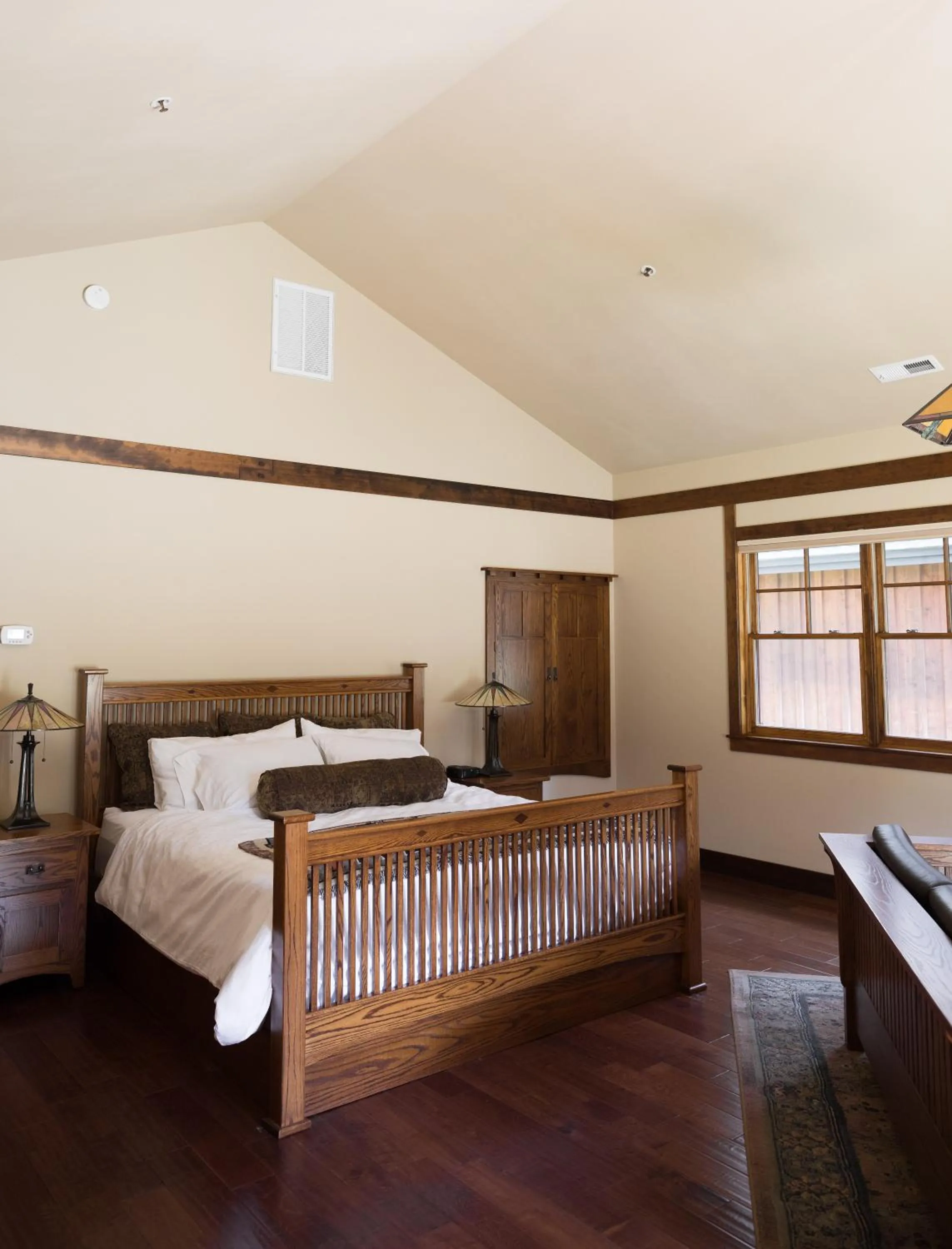 Bed in FivePine Lodge