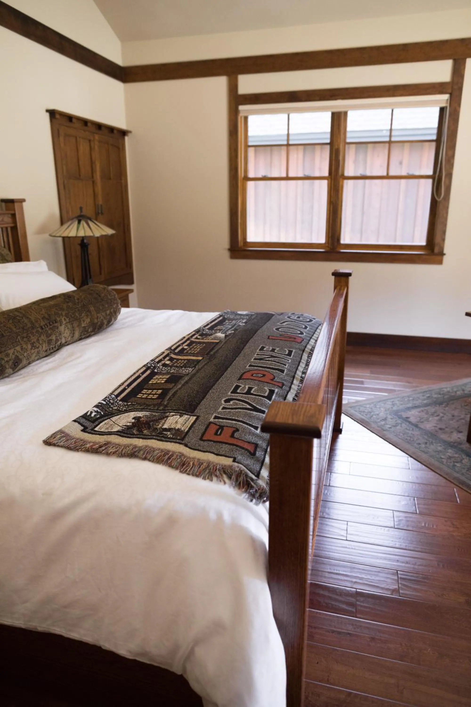 Bed in FivePine Lodge