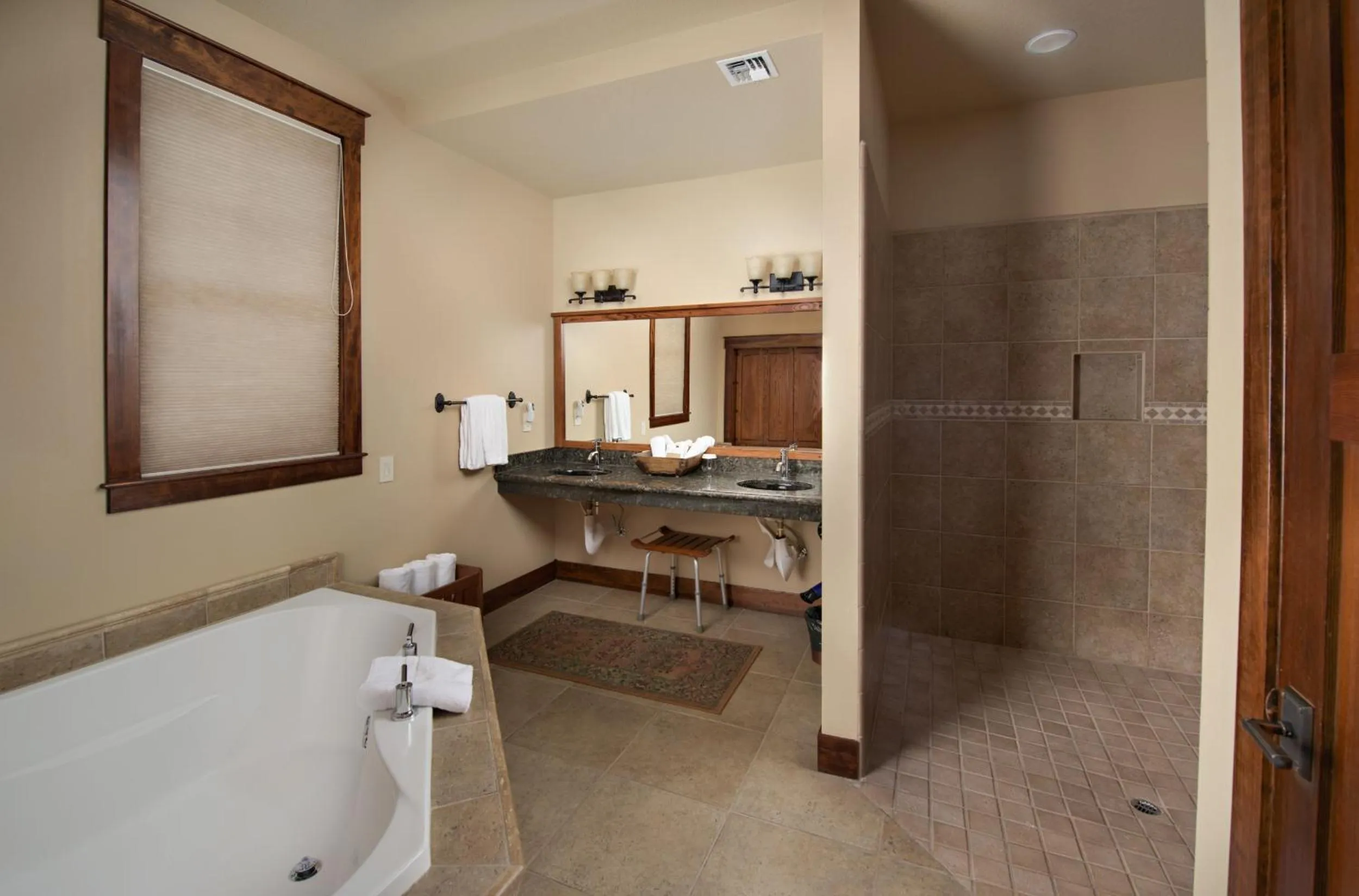 Bathroom in FivePine Lodge