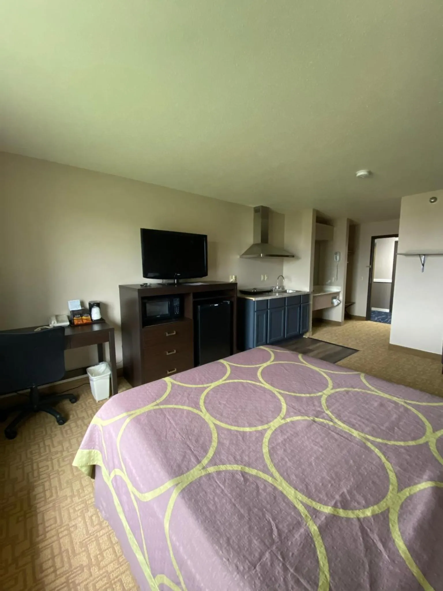 Bed in Super 8 by Wyndham Jackson MN