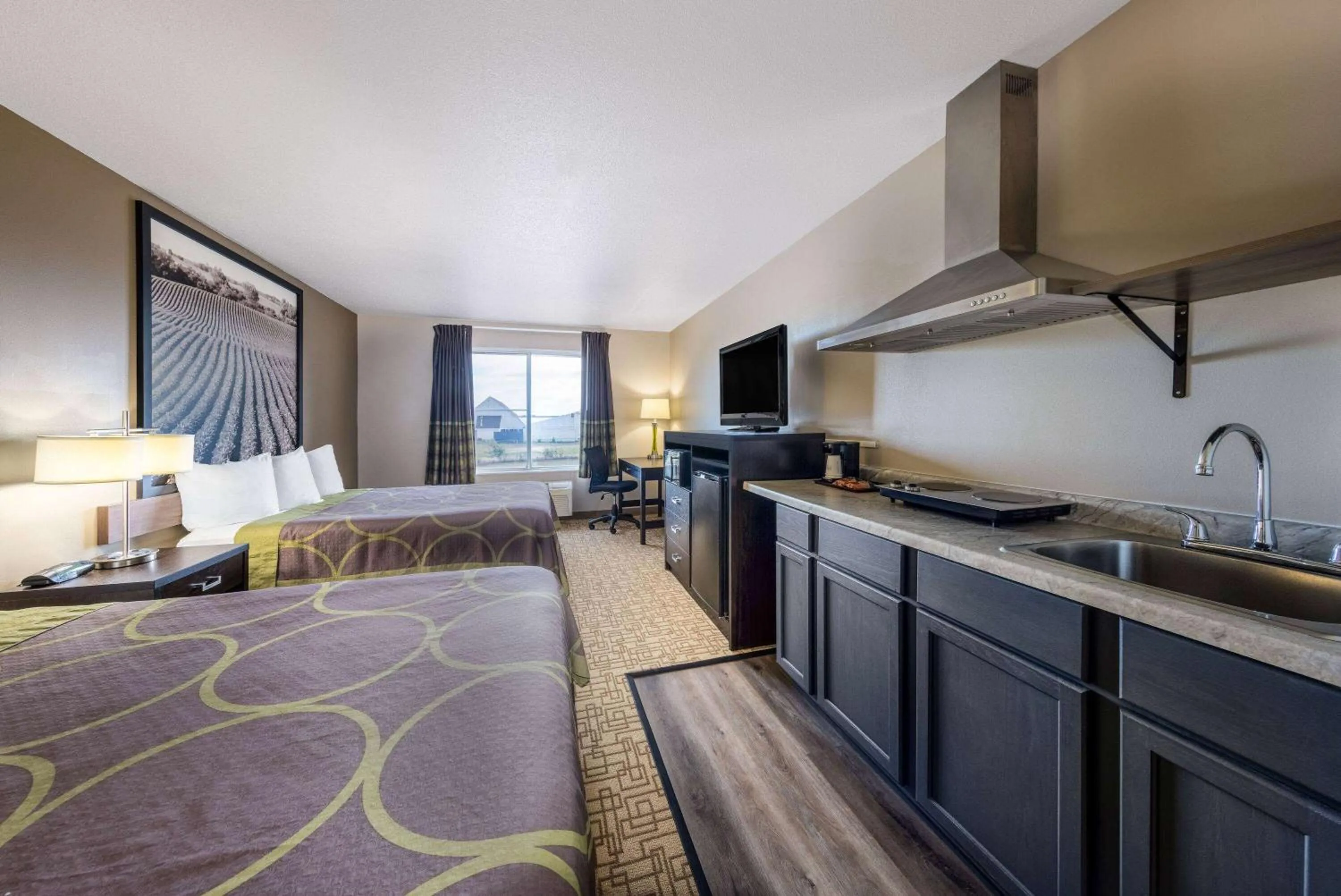 Photo of the whole room, Bed in Super 8 by Wyndham Jackson MN